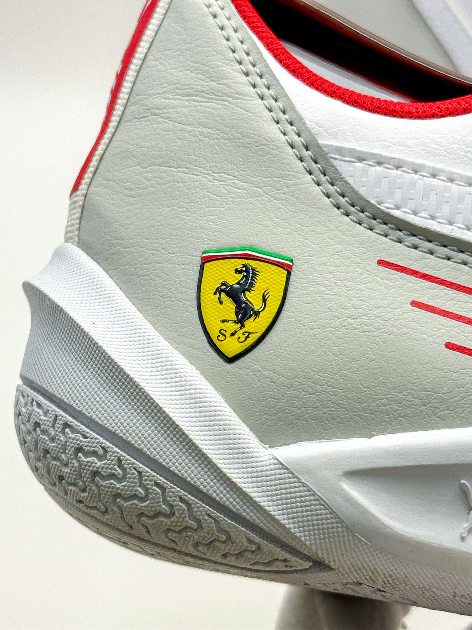 Ferrari × Puma Puma Ferrari R-Cat Machina White Red Sneakers Size US 9.5 / EU 42-43 - 12 Thumbnail