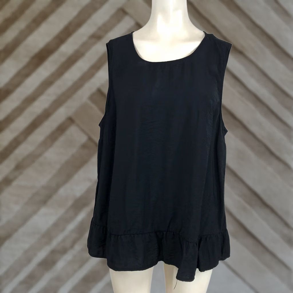 Torrid Torrid Black Round Neck Rayon Blend Ruffle Top Womens Size 1 Size XS / US 0-2 / IT 36-38 - 1 Thumbnail