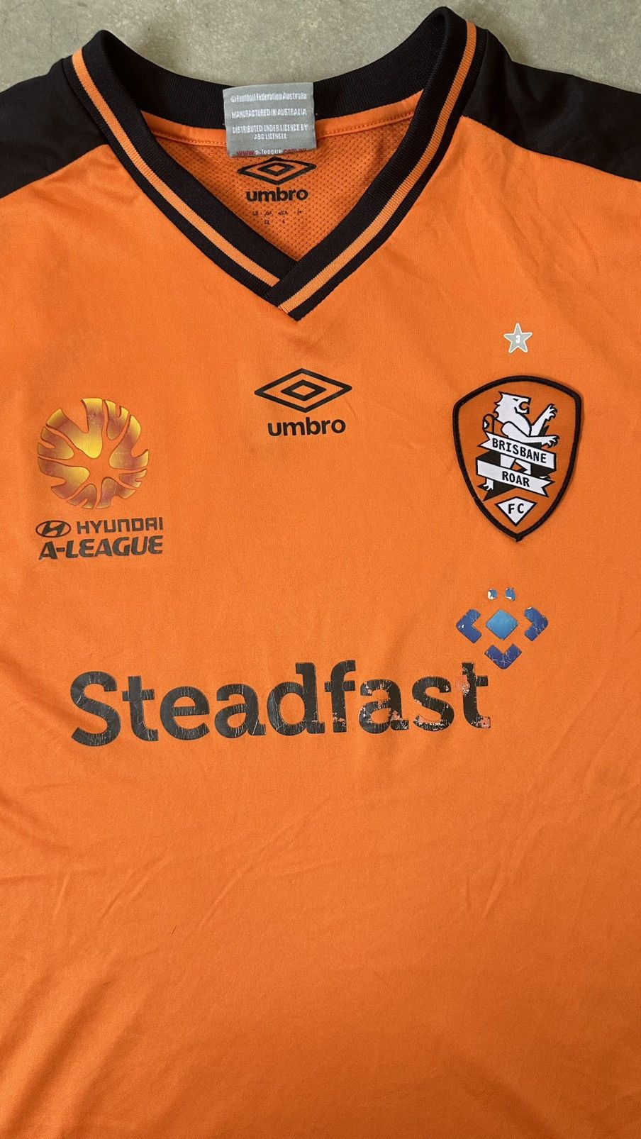Umbro UMBRO BRISBANE ROAR FC 2015-16 HOME JERSEY Size US XL / EU 56 / 4 - 3 Thumbnail
