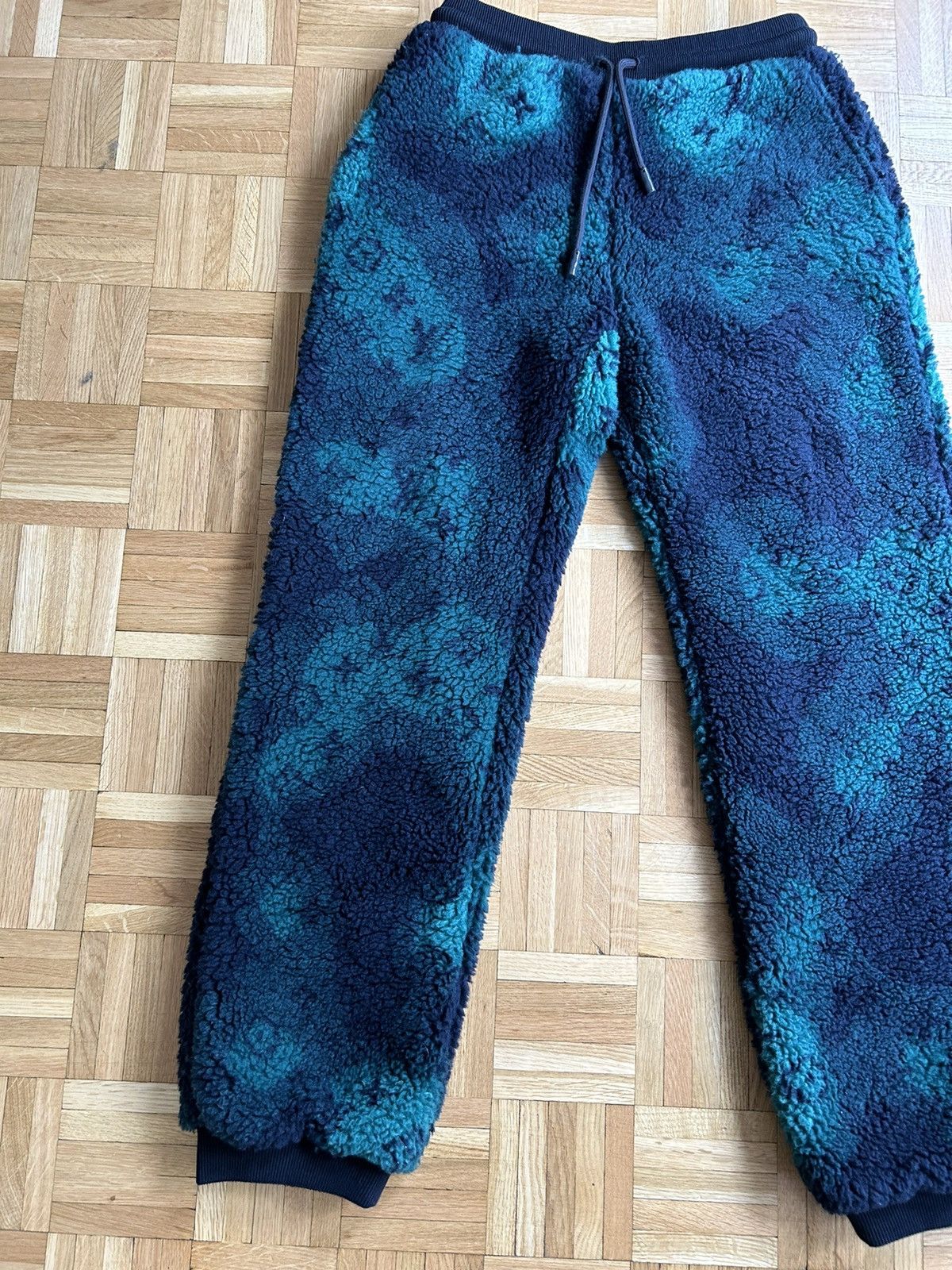 Louis Vuitton 🟢 LOUIS VUITTON 🟢 - Green Camo Monogram Joggers Size US 31 - 2 Thumbnail