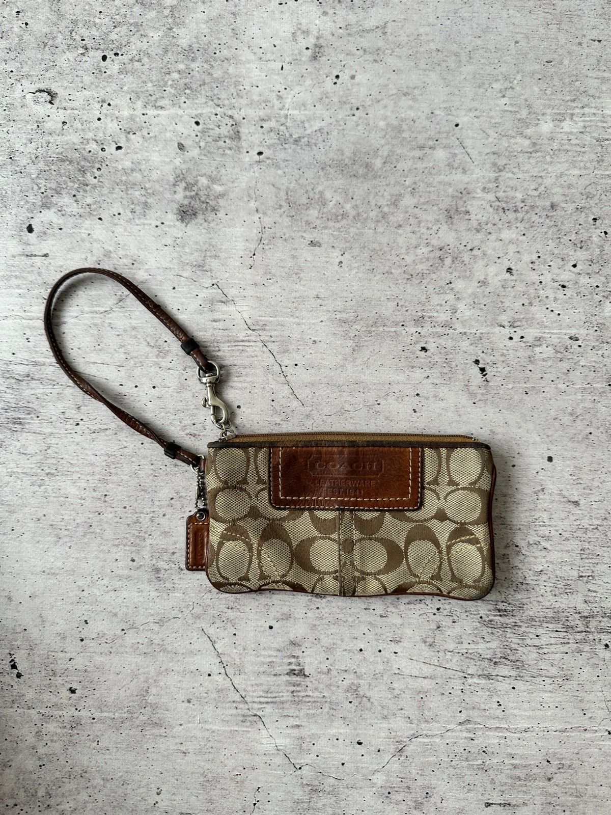 ショルダーバッグ・ポシェット COACH Drawstring Wristlet With Cherry Print CZ030 Coach CZ030 Drawstring Wristlet With Cherry Print for sale