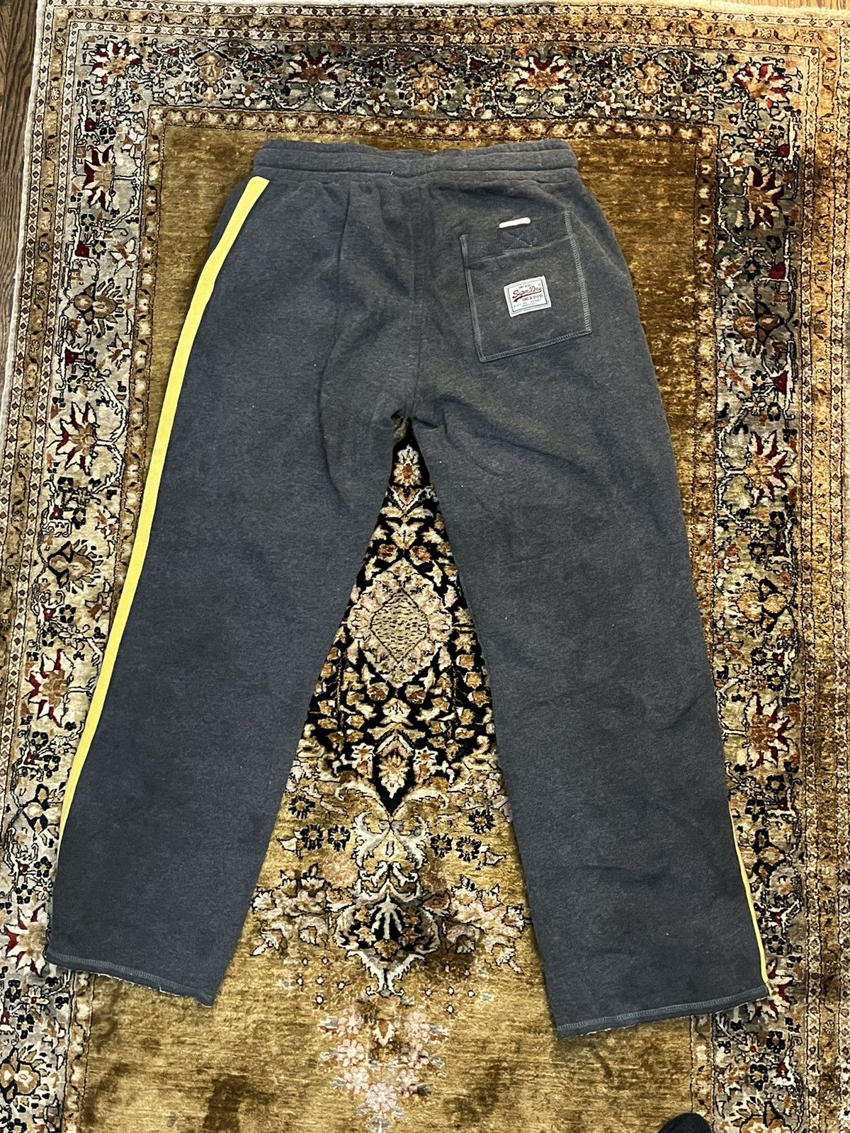Superdry Superdry Yellow and Greg sweatpants Size US 30 / EU 46 - 2 Thumbnail