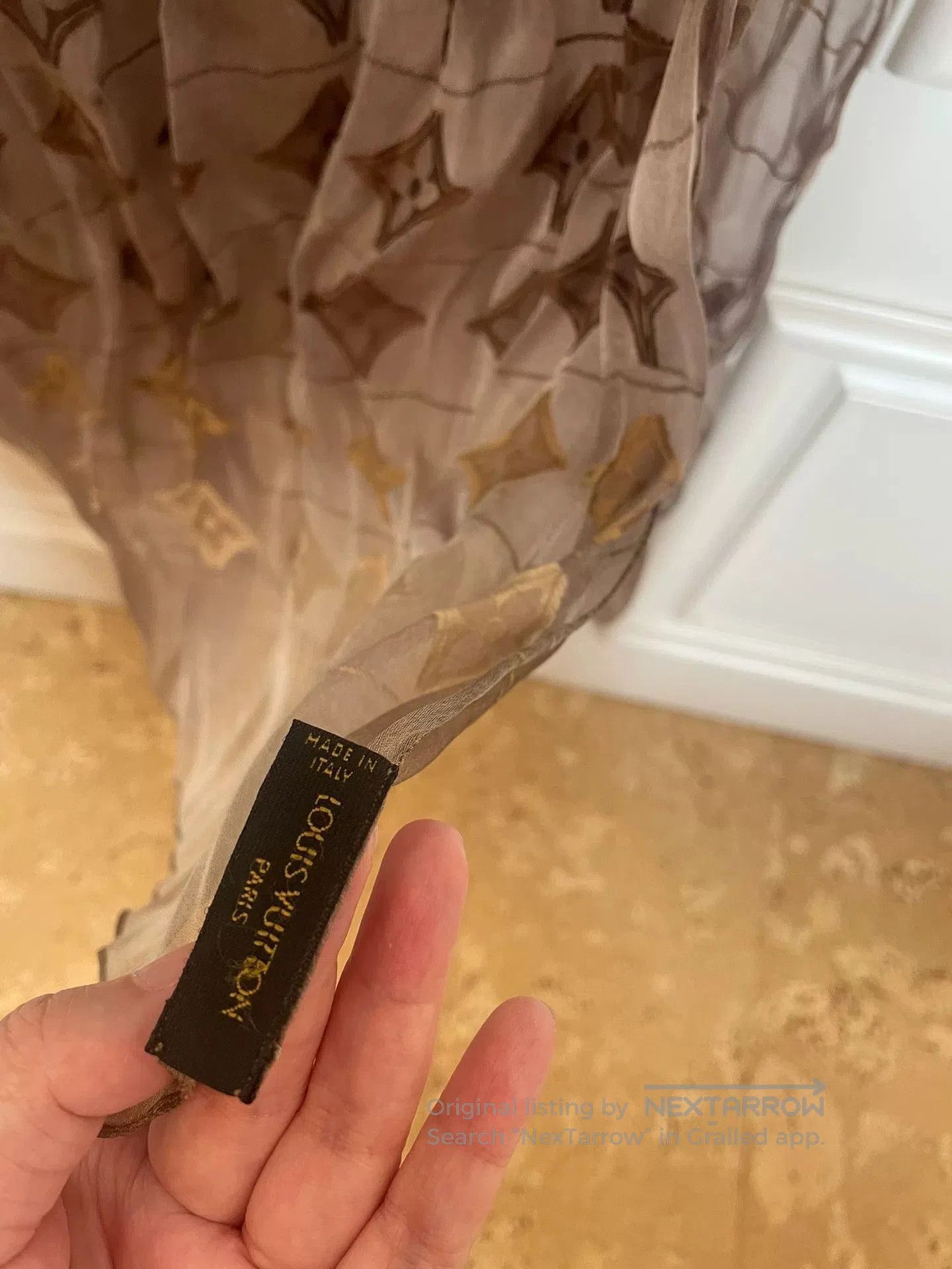 Louis Vuitton LV Silk Scarf. Size ONE SIZE - 4 Thumbnail