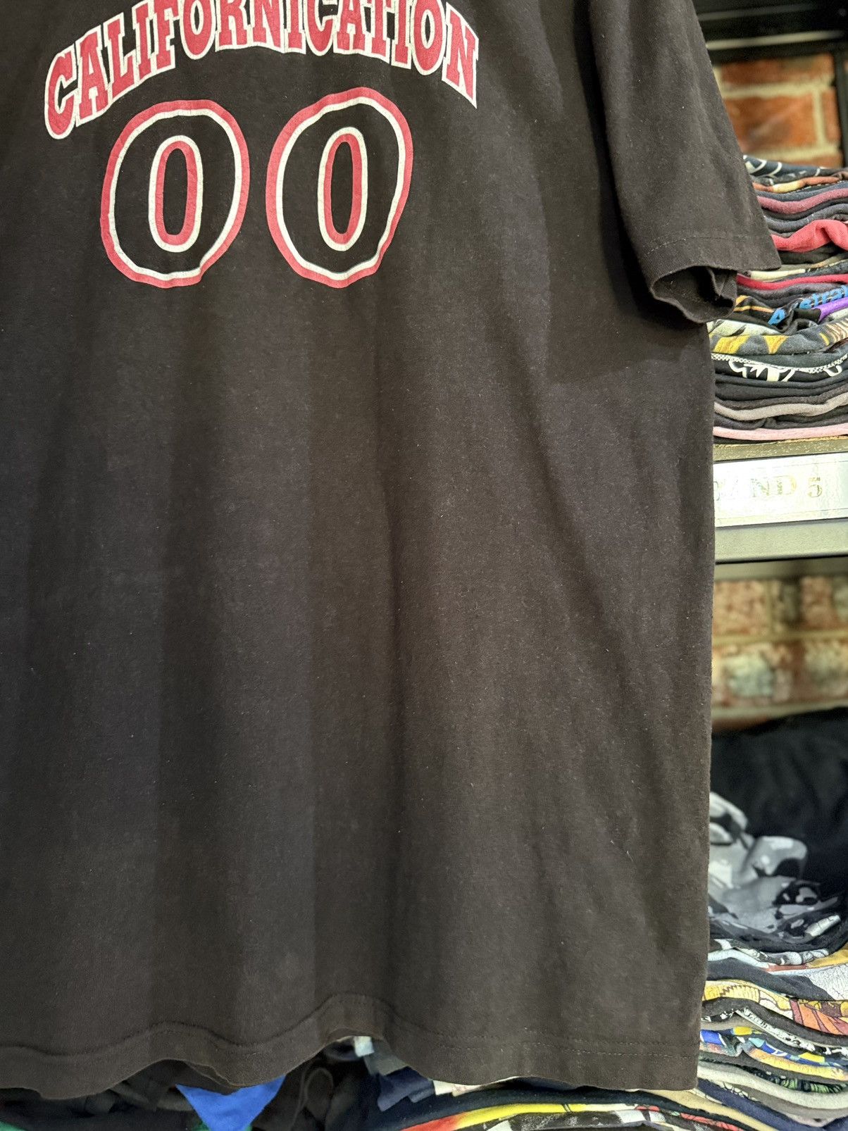 Band Tees Thrashed Vintage 90s Red Hot Chilli Peppers Sun Faded Tee Size US L / EU 52-54 / 3 - 13 Thumbnail
