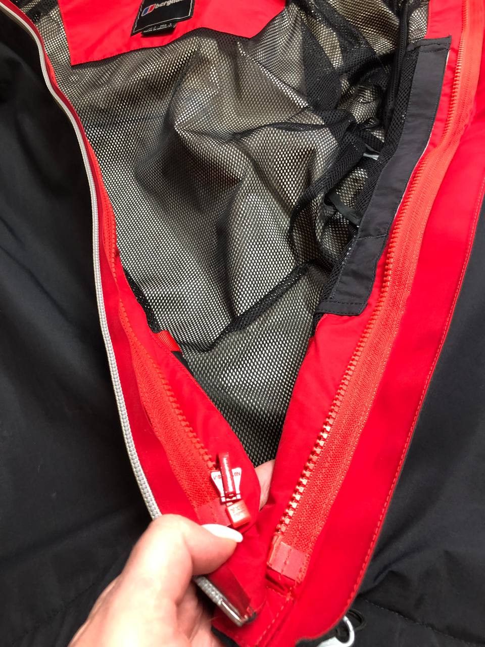 Berghaus vintage Berghaus logo Y2K Light jacket GORE-TEX Streetwear Size US S / EU 44-46 / 1 - 20 Thumbnail