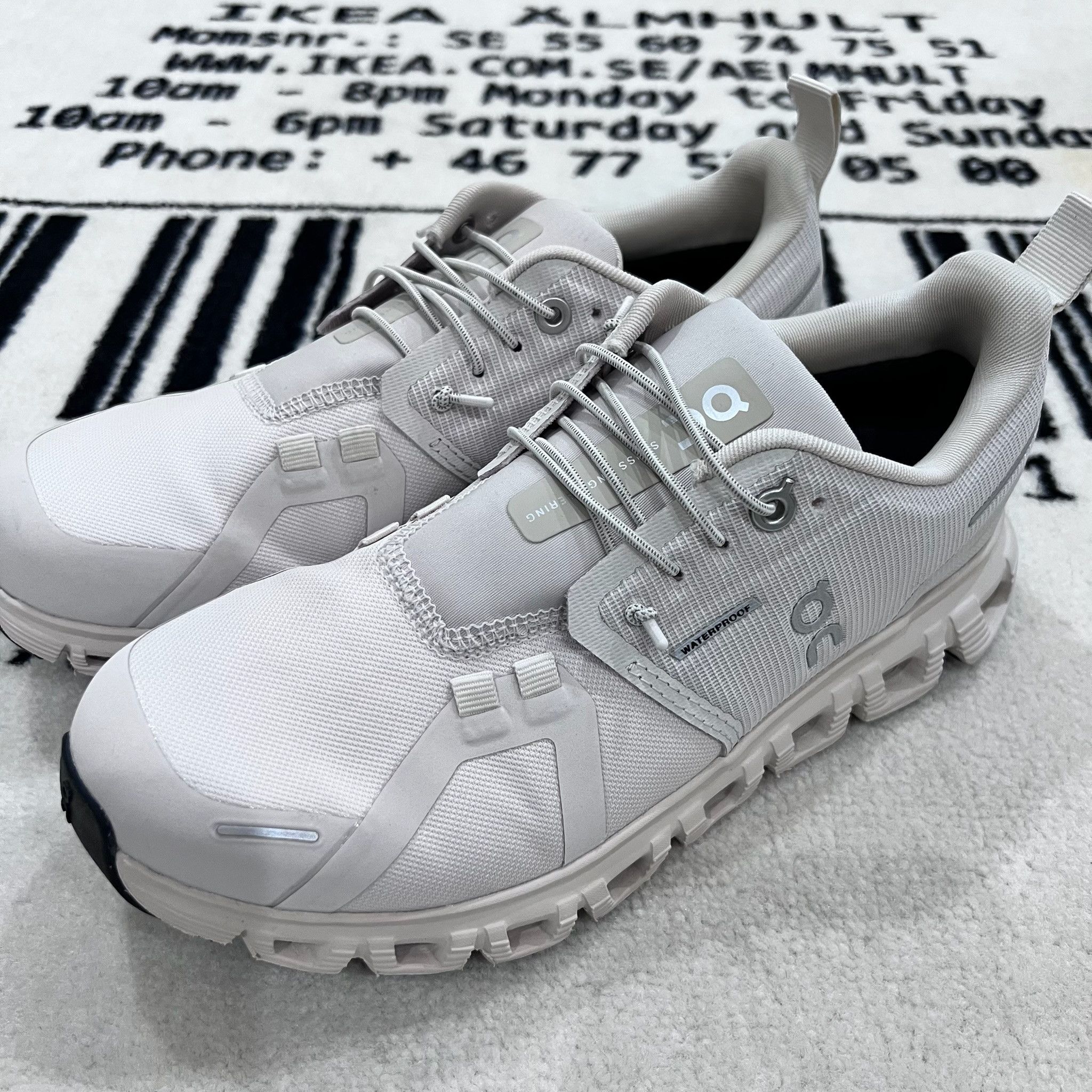 On On Cloud 6 Waterproof Women Running Shoes Pearl / White Size US 6 / IT 36 - 3 Thumbnail