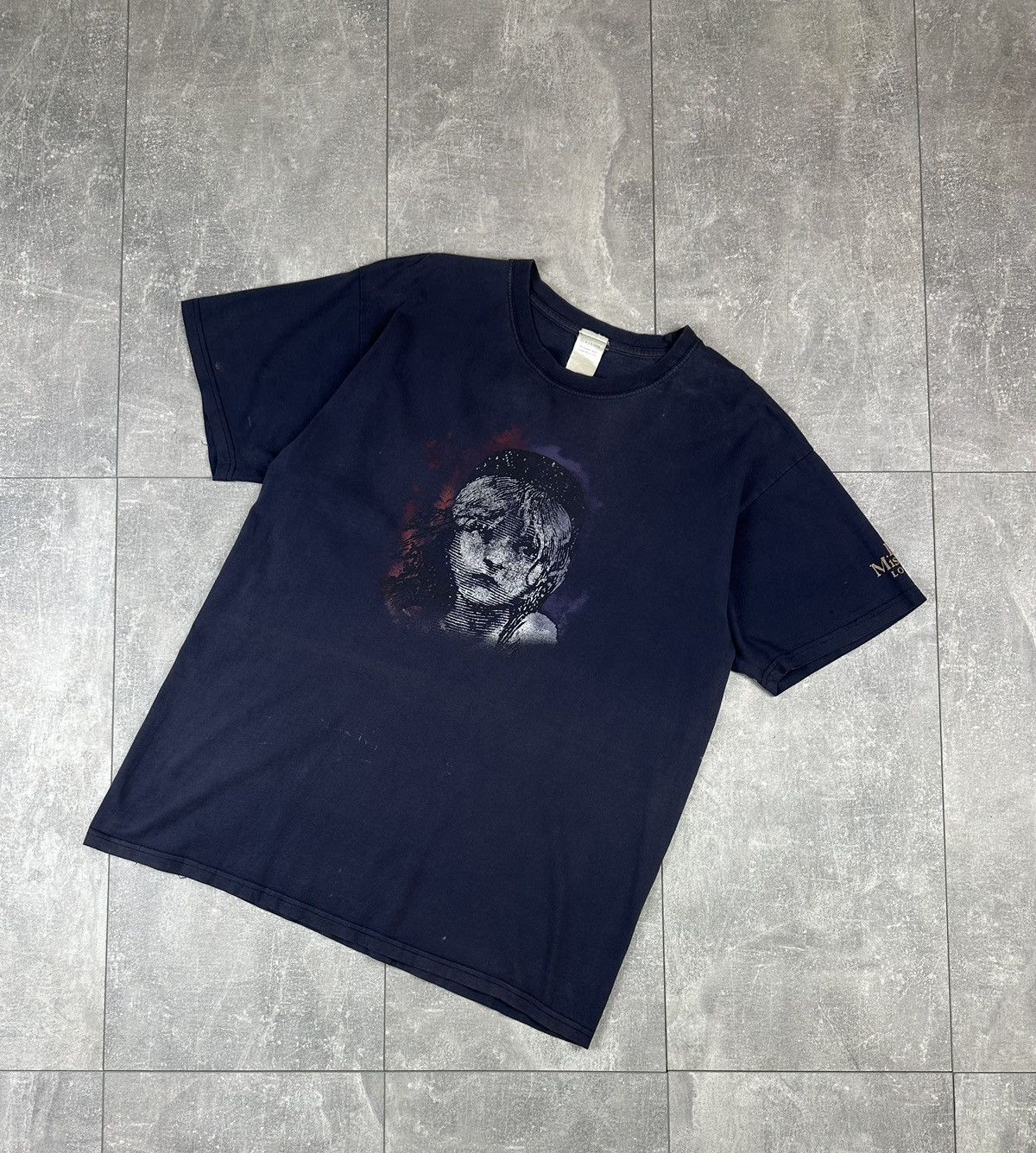 Other Les Miserables Vintage Graphic Print Logo Art Movie T-Shirt Size US L / EU 52-54 / 3 - 1 Thumbnail