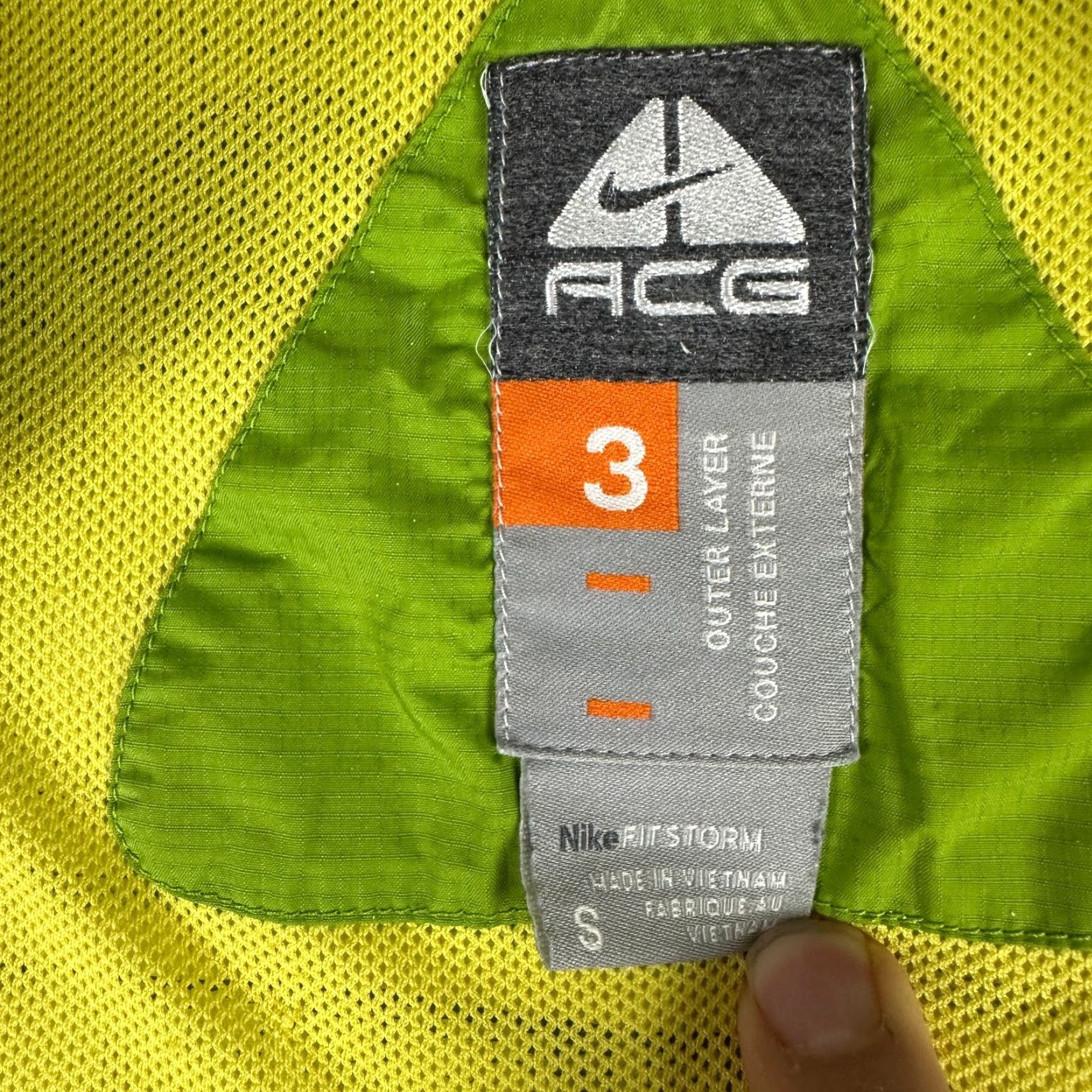 Nike ACG VINTAGE Nike ACG Jacket Womens S Green Yellow All Conditions Gear Windbreaker Full Zip Womens S Green Nike ACG Windbreaker 90s Sports Gender: Womens Size S / US 4 / IT 40 - 4 Thumbnail