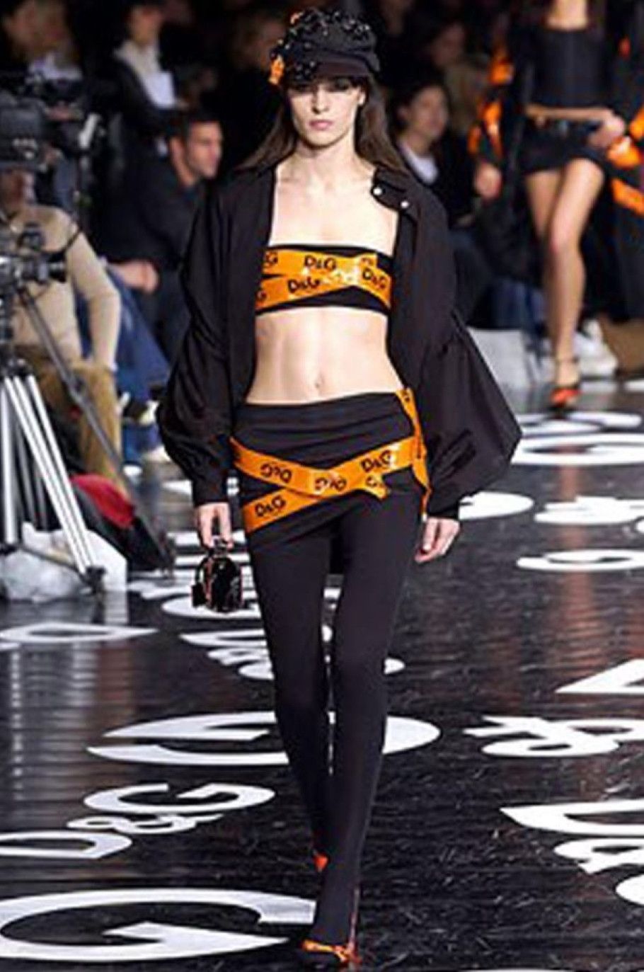 Dolce & Gabbana D&G Dolce & Gabbana F/W 2003 Caution Tape High Waisted Skirt Size 30" / US 8 / IT 44 - 3 Thumbnail