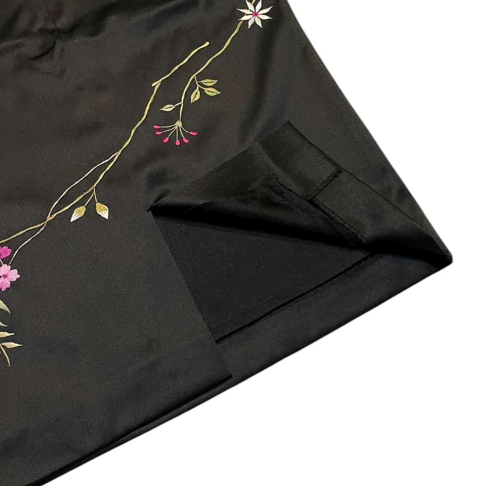 Vintage VTG Mandalay black satin floral embroidered pencil skirt Size 28" / US 6 / IT 42 - 6 Thumbnail