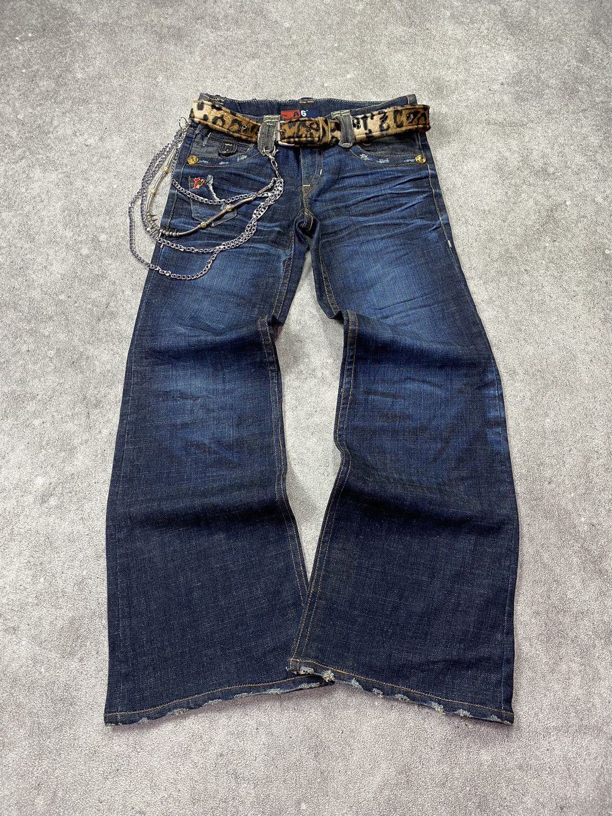 If Six Was Nine × Japanese Brand × Le Grande Bleu (L.G.B.) 2000s A6 Distressed Wash Super Flare Jean Size US 29 - 1 Thumbnail