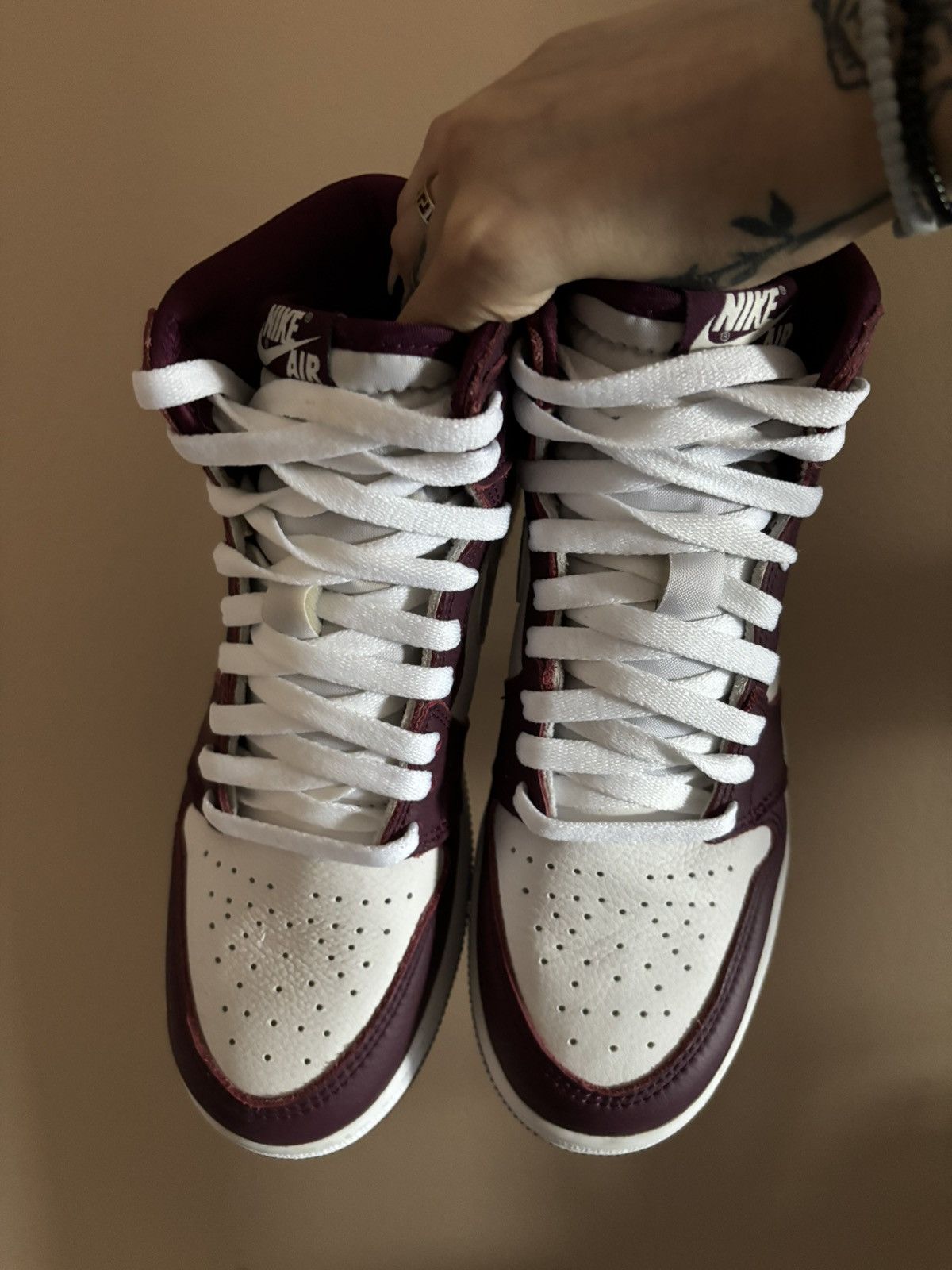 Jordan Brand Air Jordan 1 Retro High OG GS ‘Bordeaux' Size US 6.5 / EU 39-40 - 3 Thumbnail