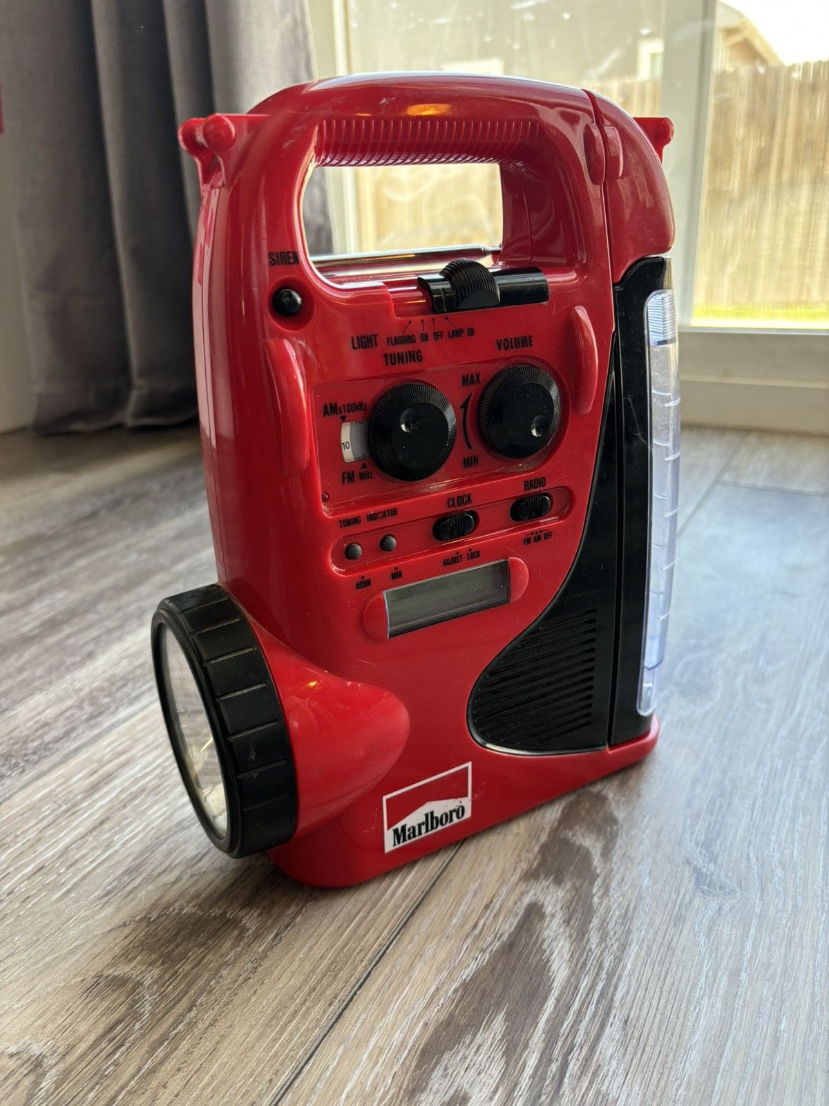Lanterne radio vintage Marlboro 1995 Big Sky MCS-75161 avec