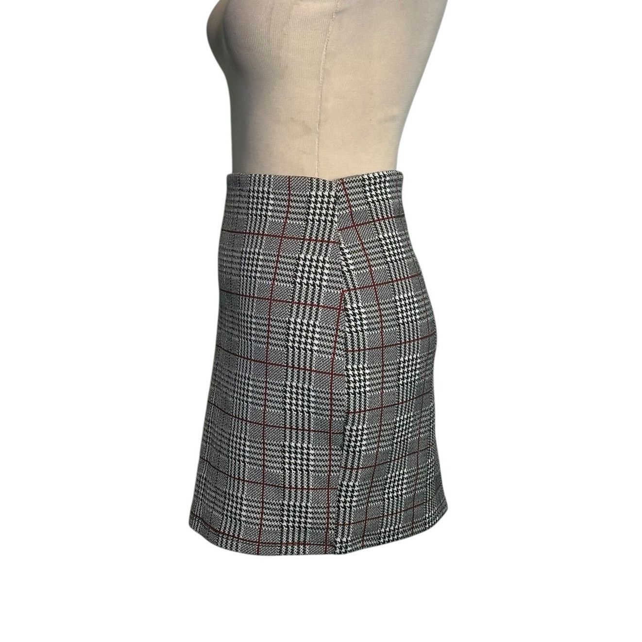 Bershka Bershka black white plaid pull on mini skirt size Medium Size 30" / US 8 / IT 44 - 6 Thumbnail