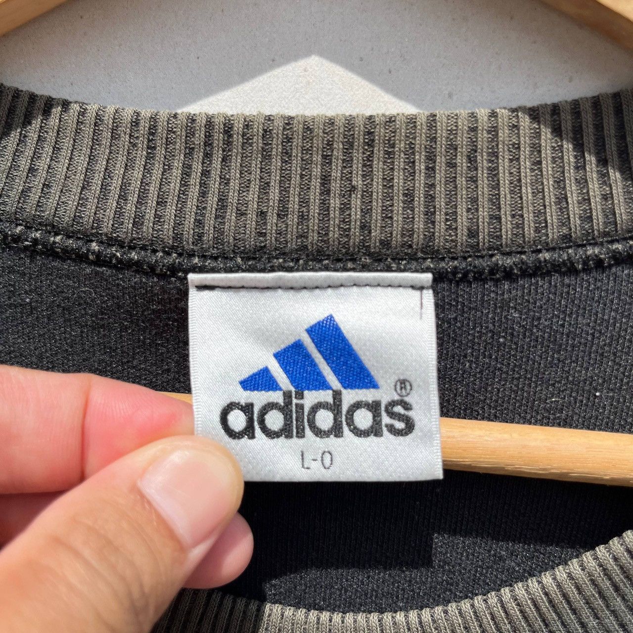 Adidas RARE🔥 Disstressed Vintage 90s Adidas Big Logo Spellout Size US L / EU 52-54 / 3 - 18 Thumbnail