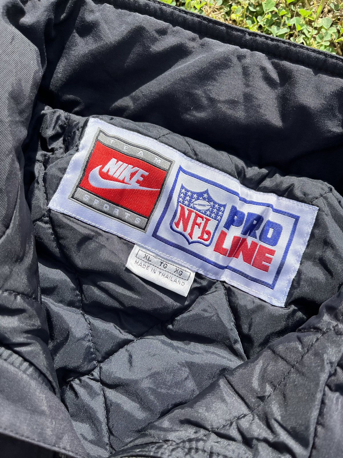 Nike Vintage Nike Team Raiders NFL Pro Line Puffer Jacket Size US XL / EU 56 / 4 - 5 Thumbnail