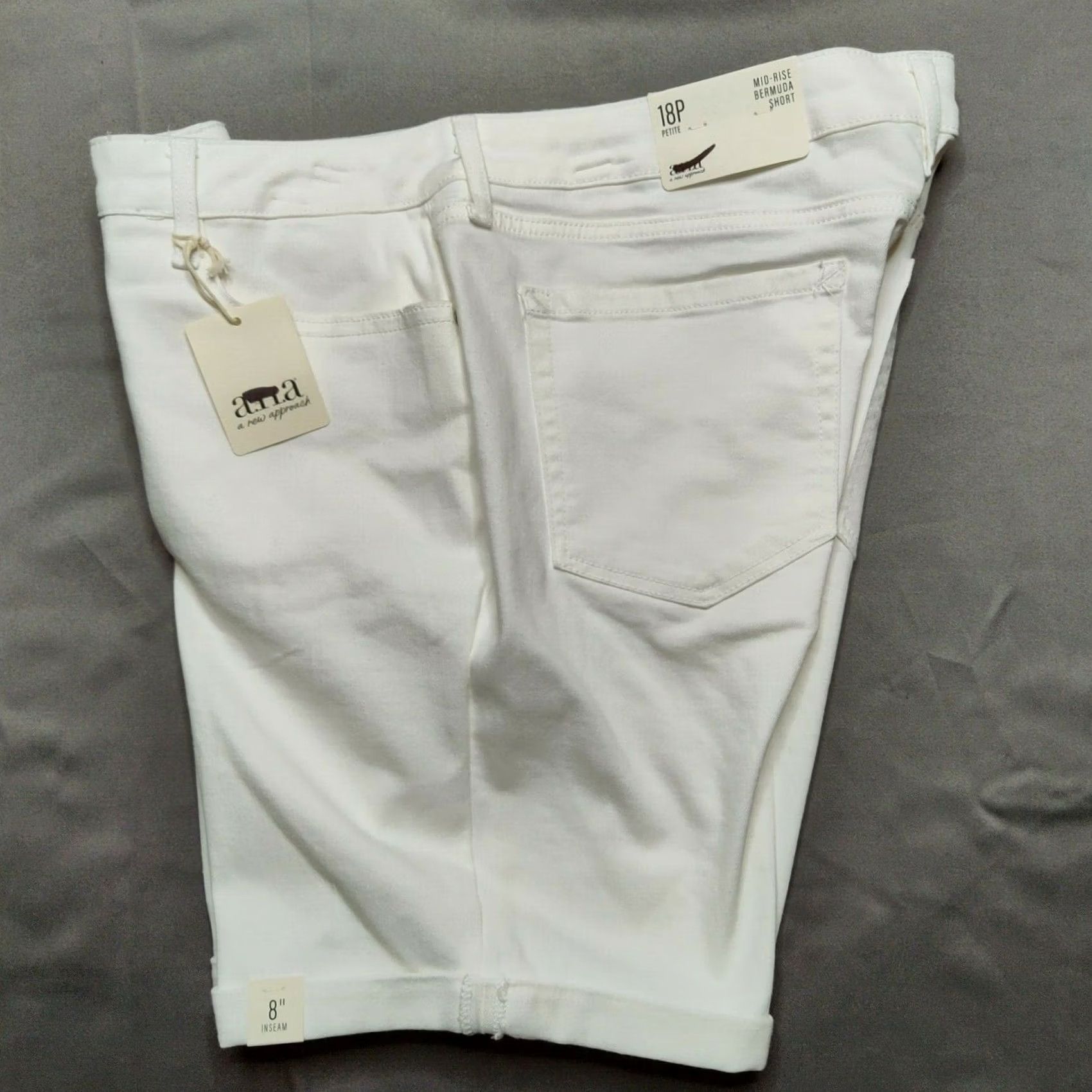 Vintage ANA Women Petite 18P White Mid-Rise Bermuda Shorts 8" Inseam NEW Size 40" / US 18 - 2 Thumbnail