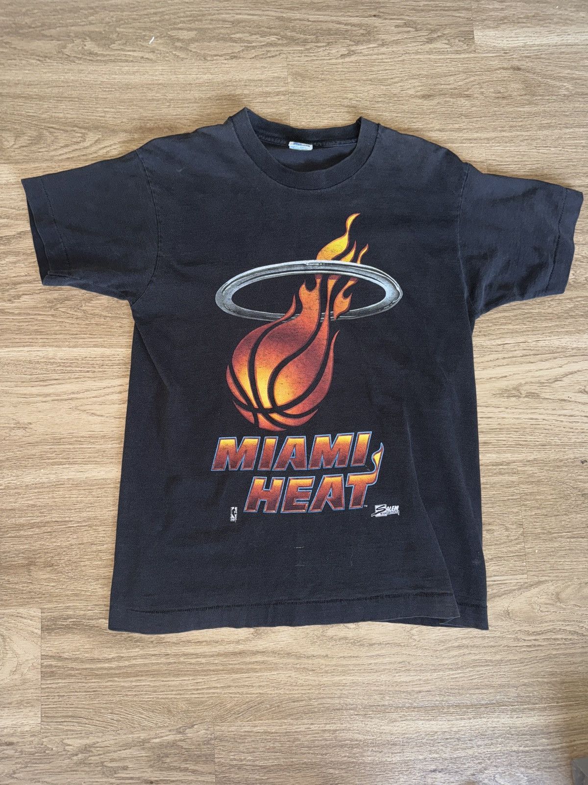 Salem Sportswear 1990s Single Sitch Miami Heat Tee Size US M / EU 48-50 / 2 - 1 Thumbnail