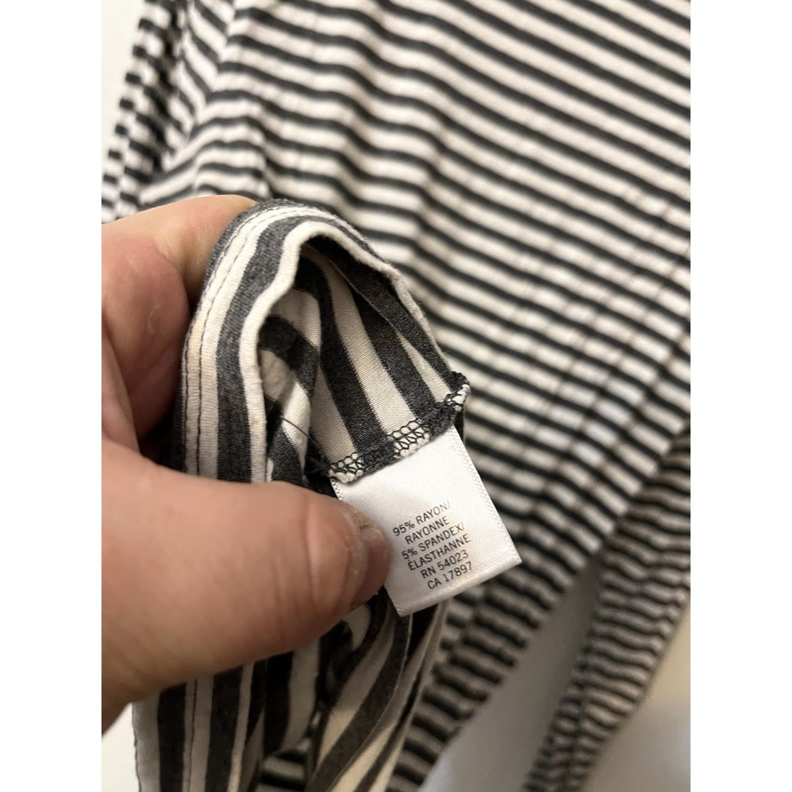 Banana Republic VINTAGE Banana Republic Sweater, Lightweight White W Gray Stripe Large Size L / US 10 / IT 46 - 5 Thumbnail