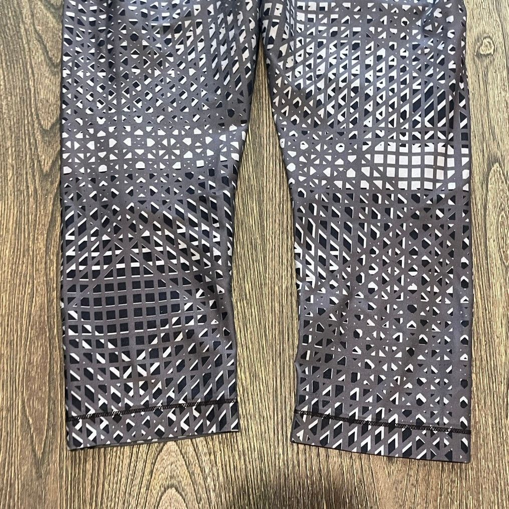 Under Armour Under Armour Girls Youth Heat Gear Crop Leggings Gray Size L Size 27" / US 4 / IT 40 - 6 Thumbnail