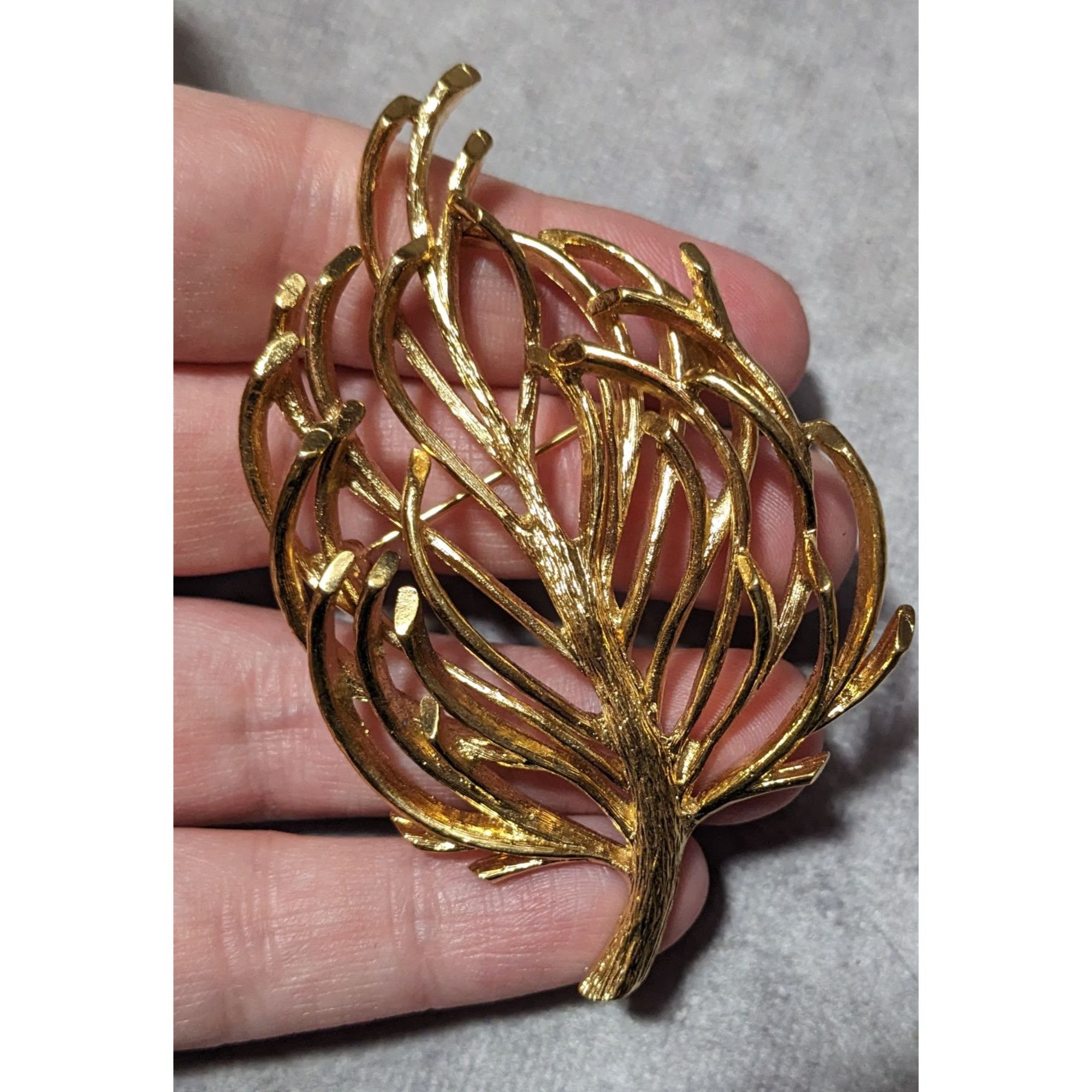 Monet Vintage Monet Gold Team Abstract Leaf Brooch Size ONE SIZE - 5 Thumbnail