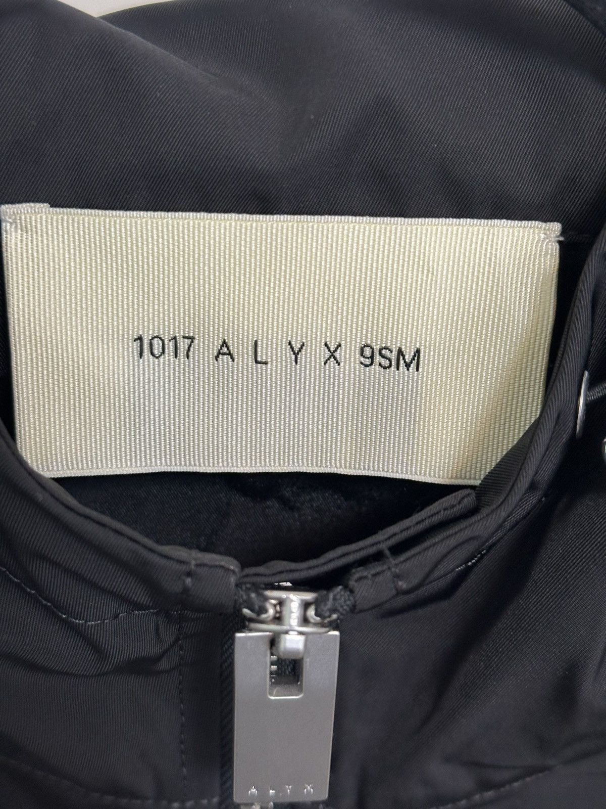 1017 ALYX 9SM 1017 ALYX 9SM Windbreaker — Size L Size US L / EU 52-54 / 3 - 7 Thumbnail
