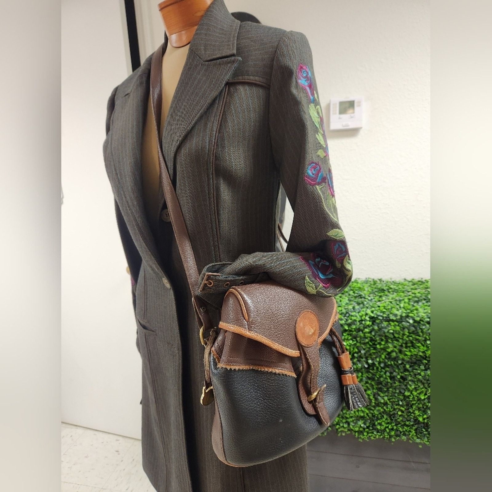 Dooney & Bourke Dooney & Bourke Teton Drawstring saddle Pebbled crossbody. Size ONE SIZE - 1 Thumbnail