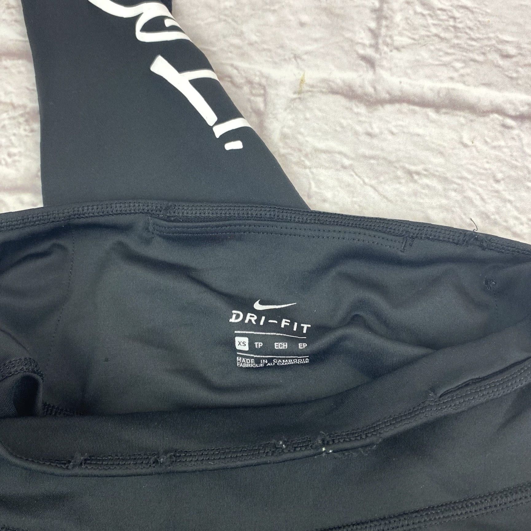 Nike Nike Womens Dri-fit Cropped Yoga Pants Tights Black Size XS Mid Rise Size 26" / US 2 / IT 38 - 5 Thumbnail
