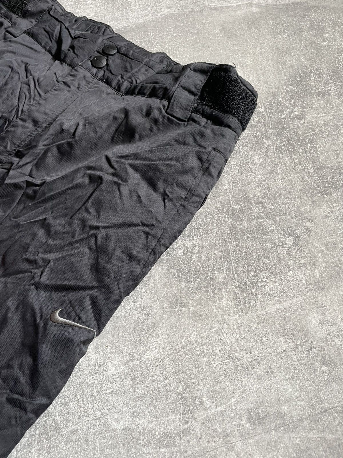 Nike Vintage Nike ACG pants ski tn swoosh joggers nylon black Size 34" / US 12 / IT 48 - 2 Thumbnail