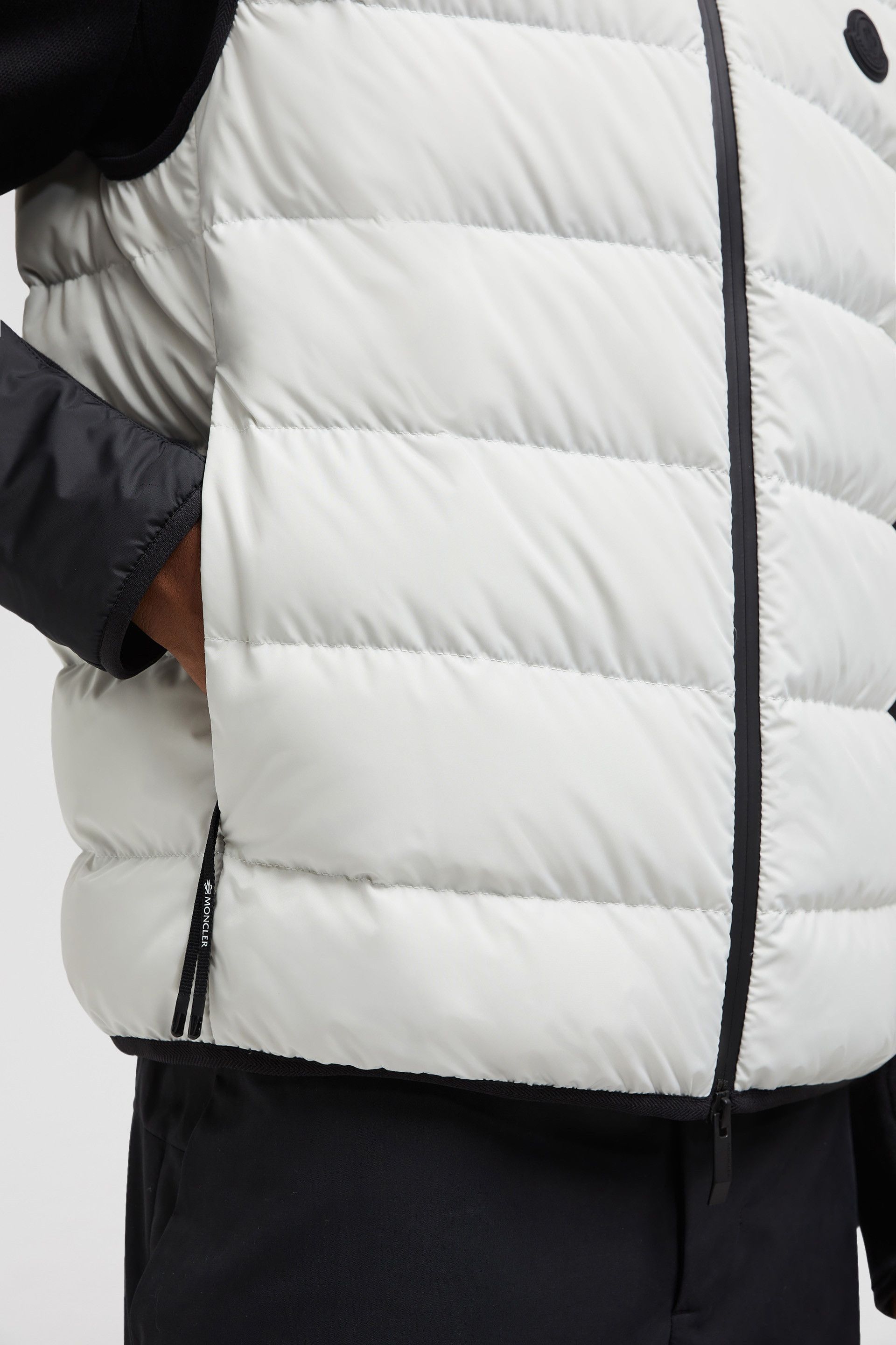 Moncler o1tko10426 Valmasque Down Vest in White Size US M / EU 48-50 / 2 - 6 Thumbnail