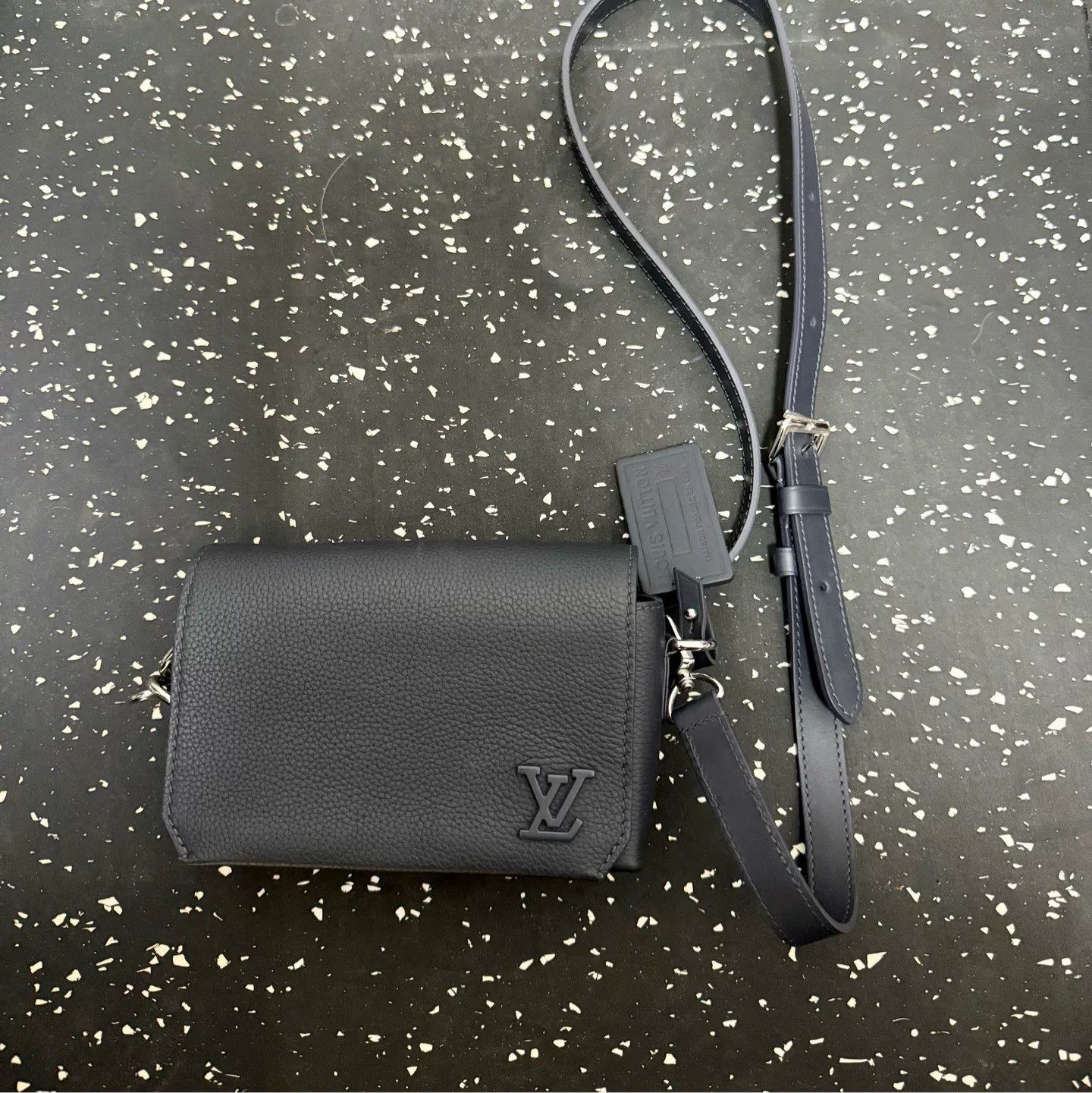 Louis Vuitton Louis Vuitton Flap Black Grained Mini Box Size ONE SIZE - 1 Thumbnail