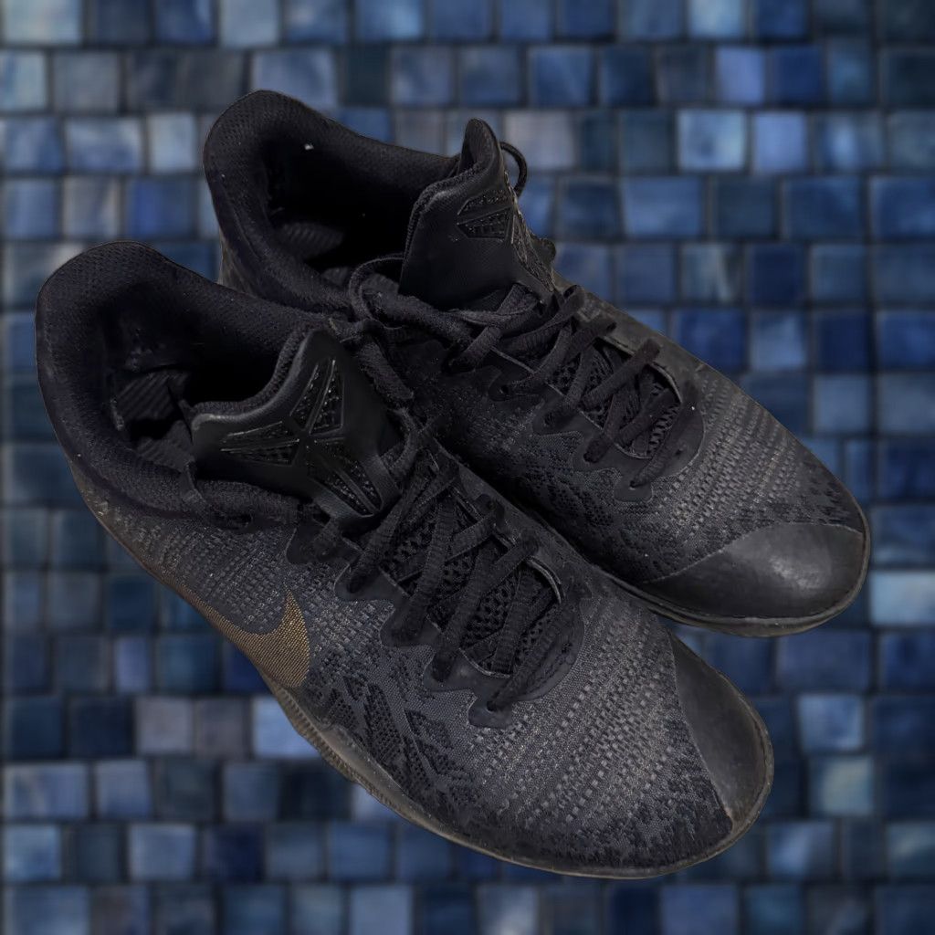 Nike VINTAGE Nike Kobe Mamba Rage Gold Stars 908972-099 Mens Size 7.5 Black Size US 8 / EU 41 - 1 Thumbnail