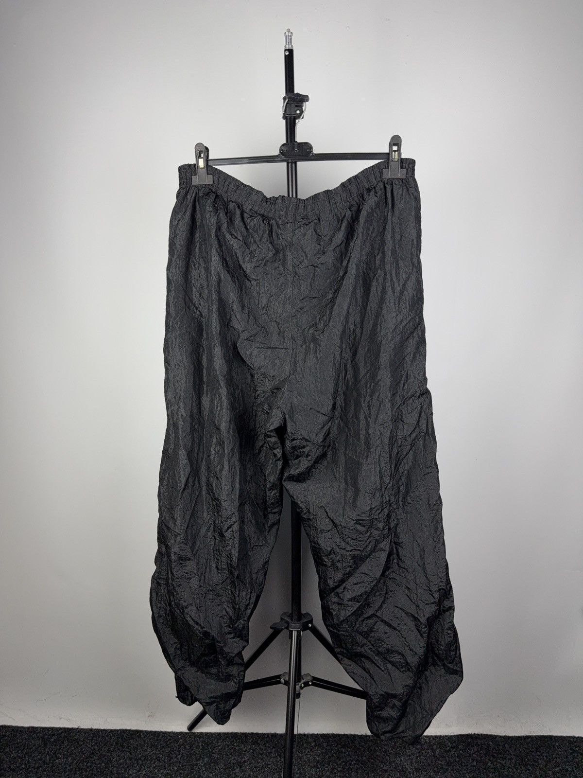 Sergio Tacchini Vintage Sergio Tacchini Crinkle Nylon Track Pants Y2K L Size US 36 / EU 52 - 8 Thumbnail
