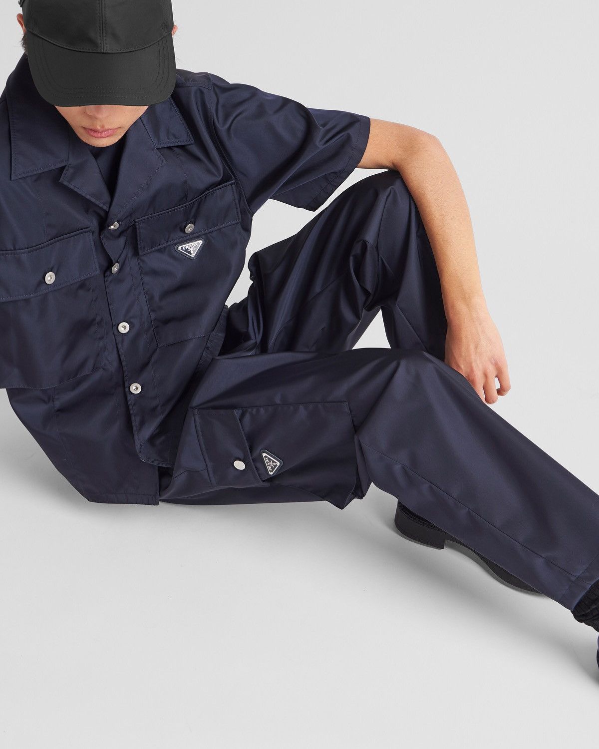 Prada 🔥🔥 Prada Re-Nylon Cargo Pants straight relaxed 32 navy RARE Size US 32 / EU 48 - 11 Thumbnail