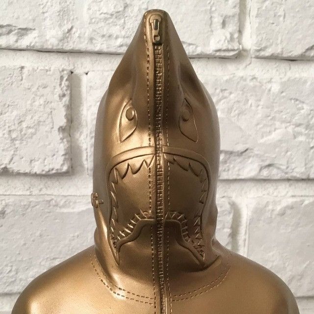 Bape × Nigo 2010 BAPE Teriyaki Alien Shark Hoodie Figure APE NIGO Size ONE SIZE - 5 Thumbnail