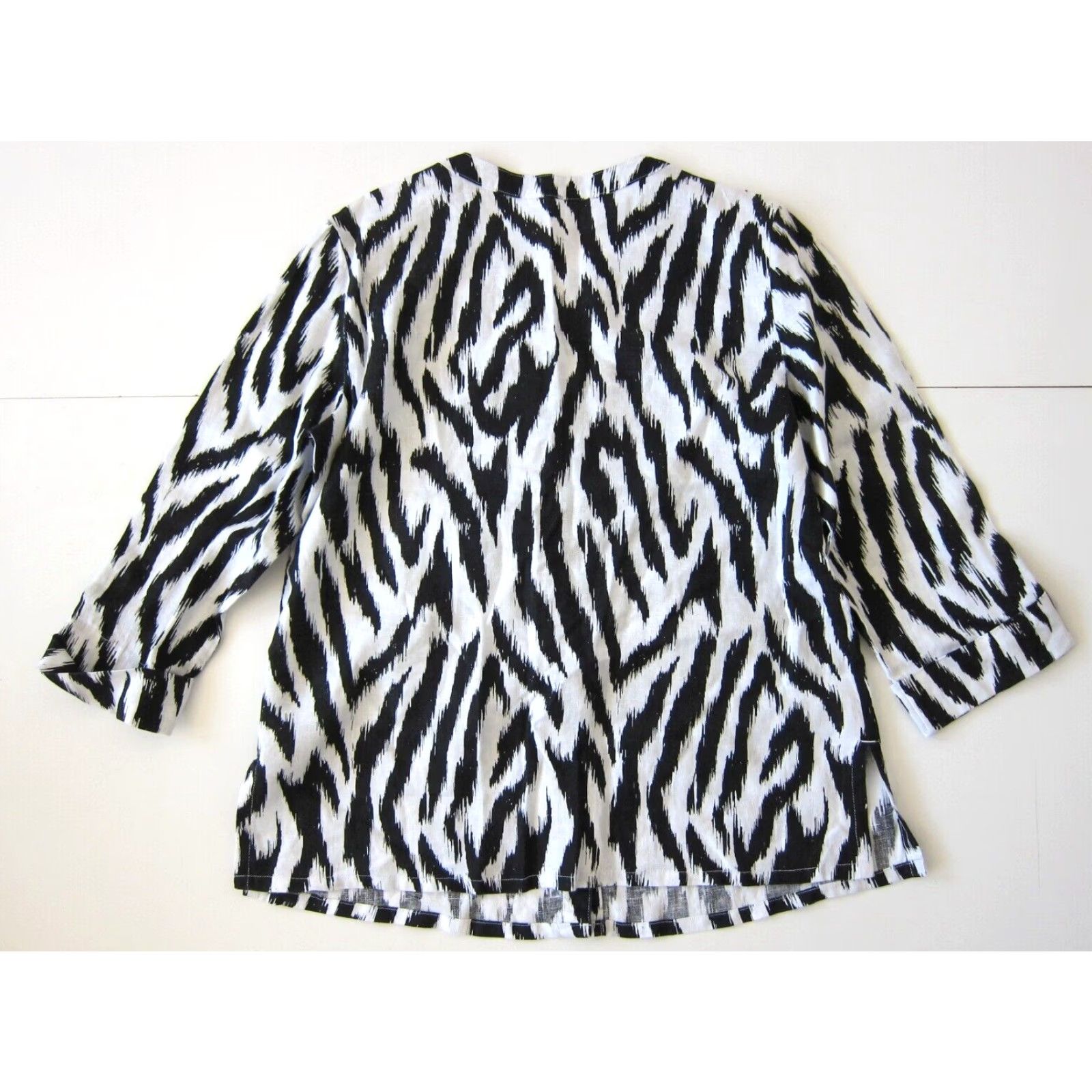 JM Collection JM Collection 100% Linen Black White Zebra Button Down 3/4 Sleeve Blouse 12 Women Shirt Blouse Zebra 12 Womens Size XL / US 12-14 / IT 48-50 - 2 Thumbnail