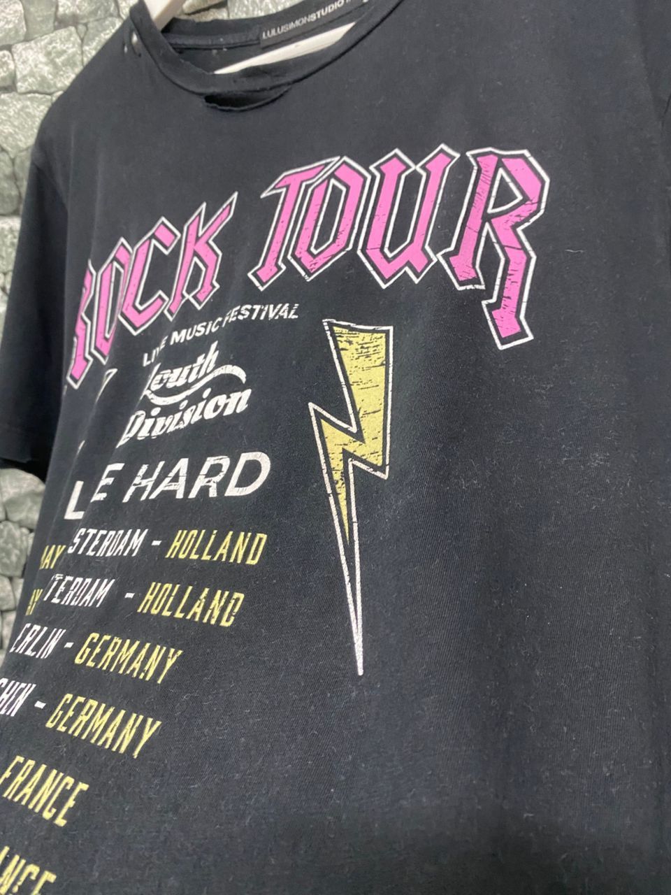 Band Tees Vintage Lulusimon Studio Rock Tour Live Distressed Tshirt Size US M / EU 48-50 / 2 - 4 Thumbnail