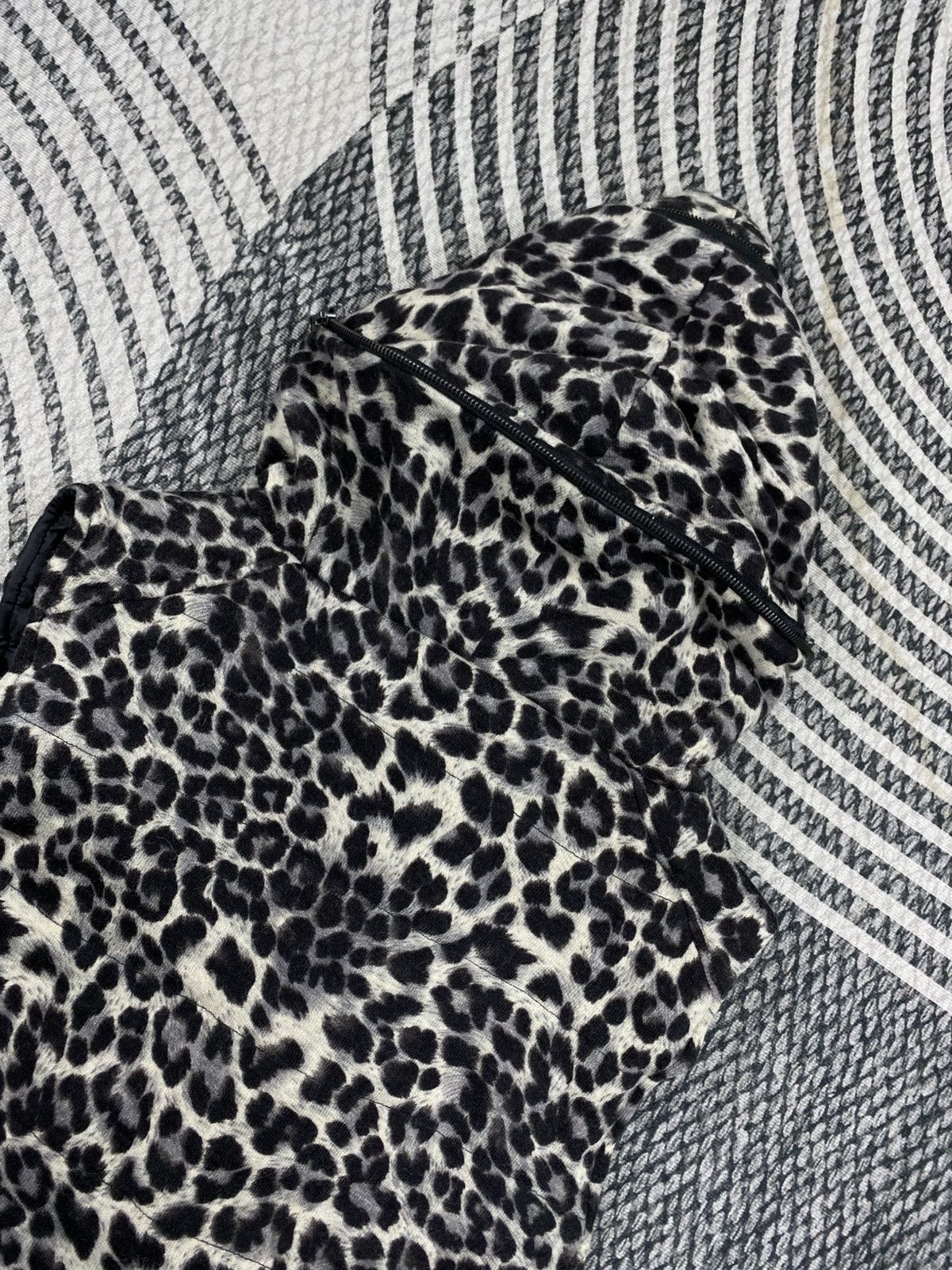 semanticdesign Vtg Semantic Design Leopard Sleeveless Hoodie Vest Jacket Size US M / EU 48-50 / 2 - 7 Thumbnail