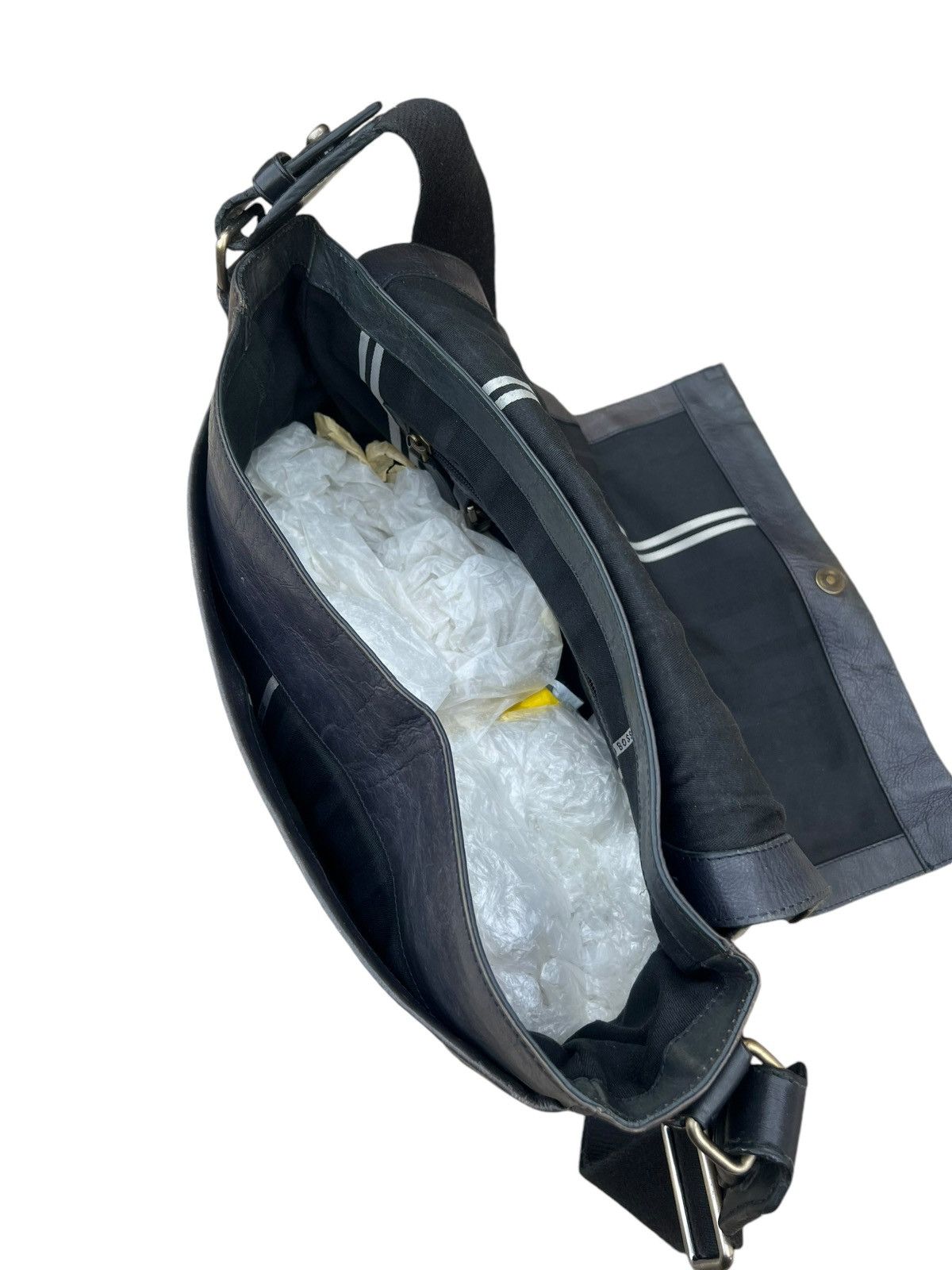 Hugo Boss × Leather Hugo Boss Fade Patina Leather Heavy Messenger Bag Size ONE SIZE - 20 Thumbnail
