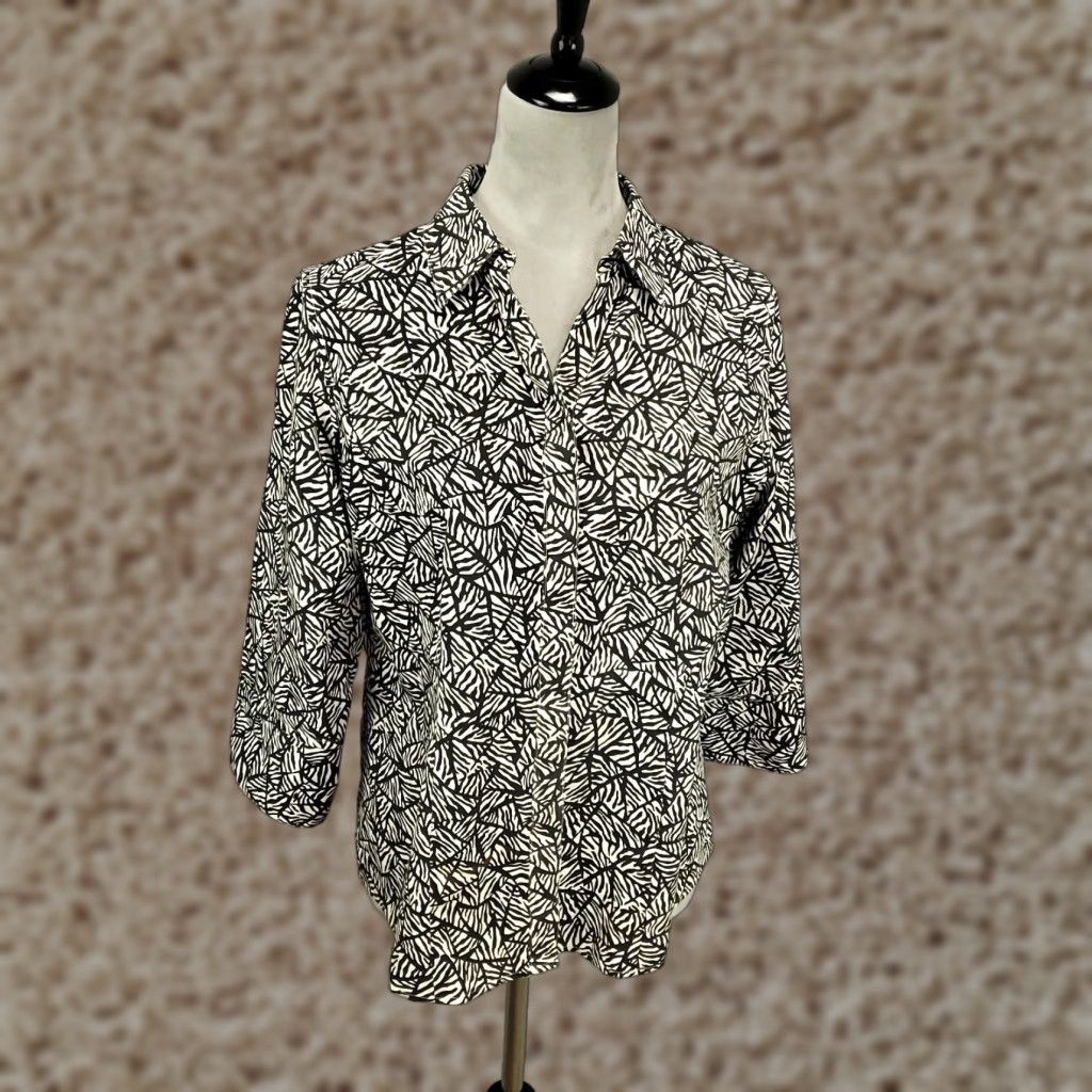 Vintage VINTAGE No Iron Chico's Shirt Womens Medium Black White Zebra Print Button Up Chicos 1S World? Size M / US 6-8 / IT 42-44 - 1 Thumbnail