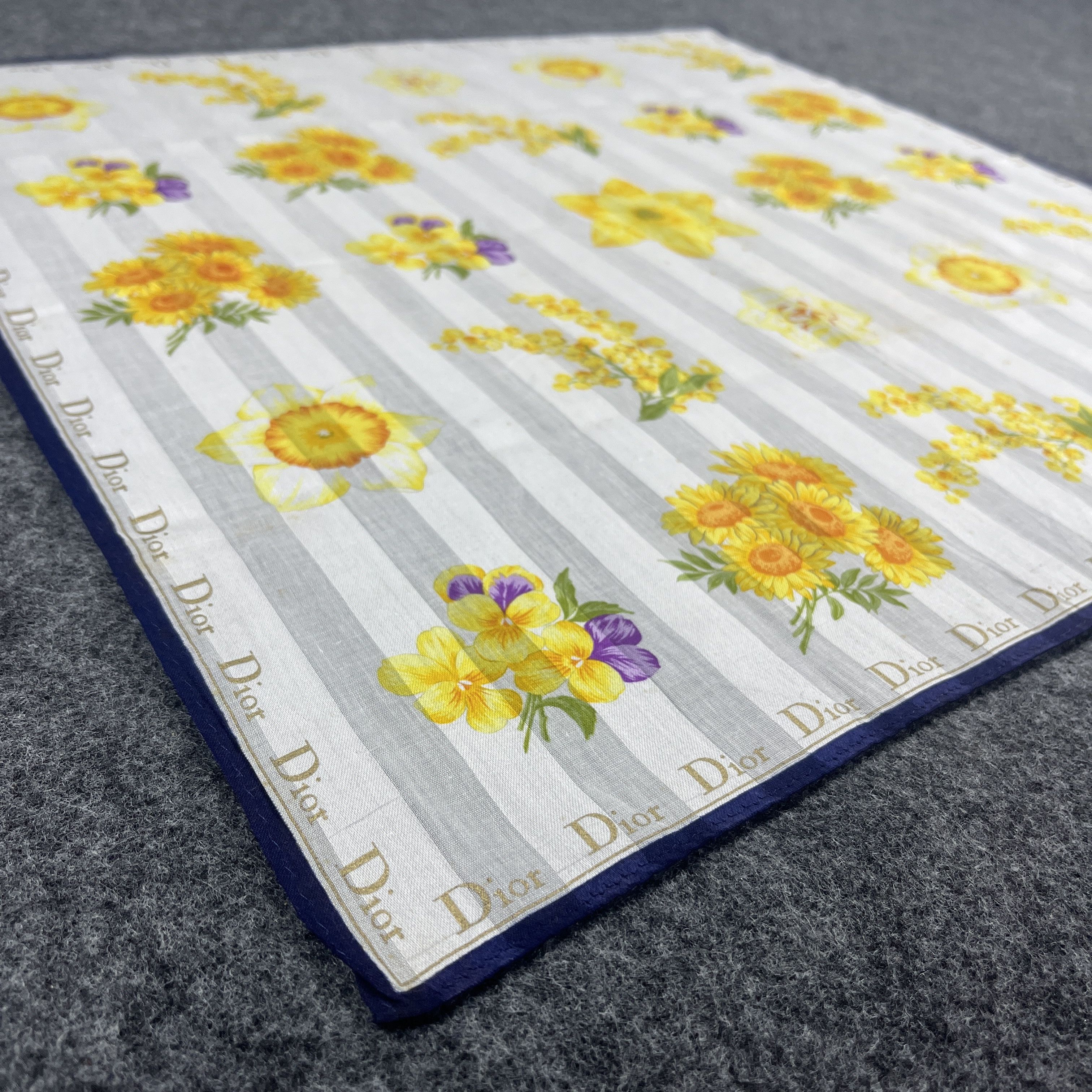 Vintage Christian Dior Handkerchief / Bandana / Neckerchief B249 Size ONE SIZE - 8 Thumbnail
