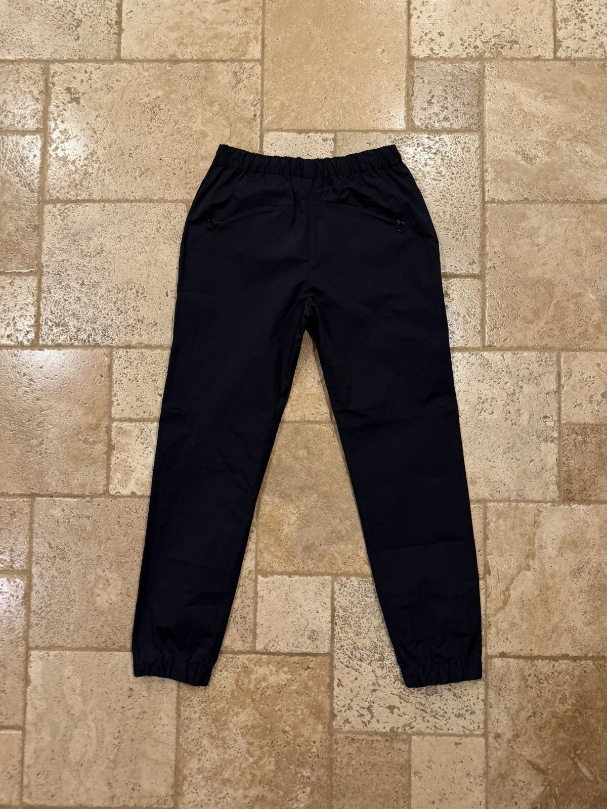 Louis Vuitton Louis Vuitton LV Logo Sample Shell Nylon Black Jogger Pants Size US 32 / EU 48 - 7 Thumbnail