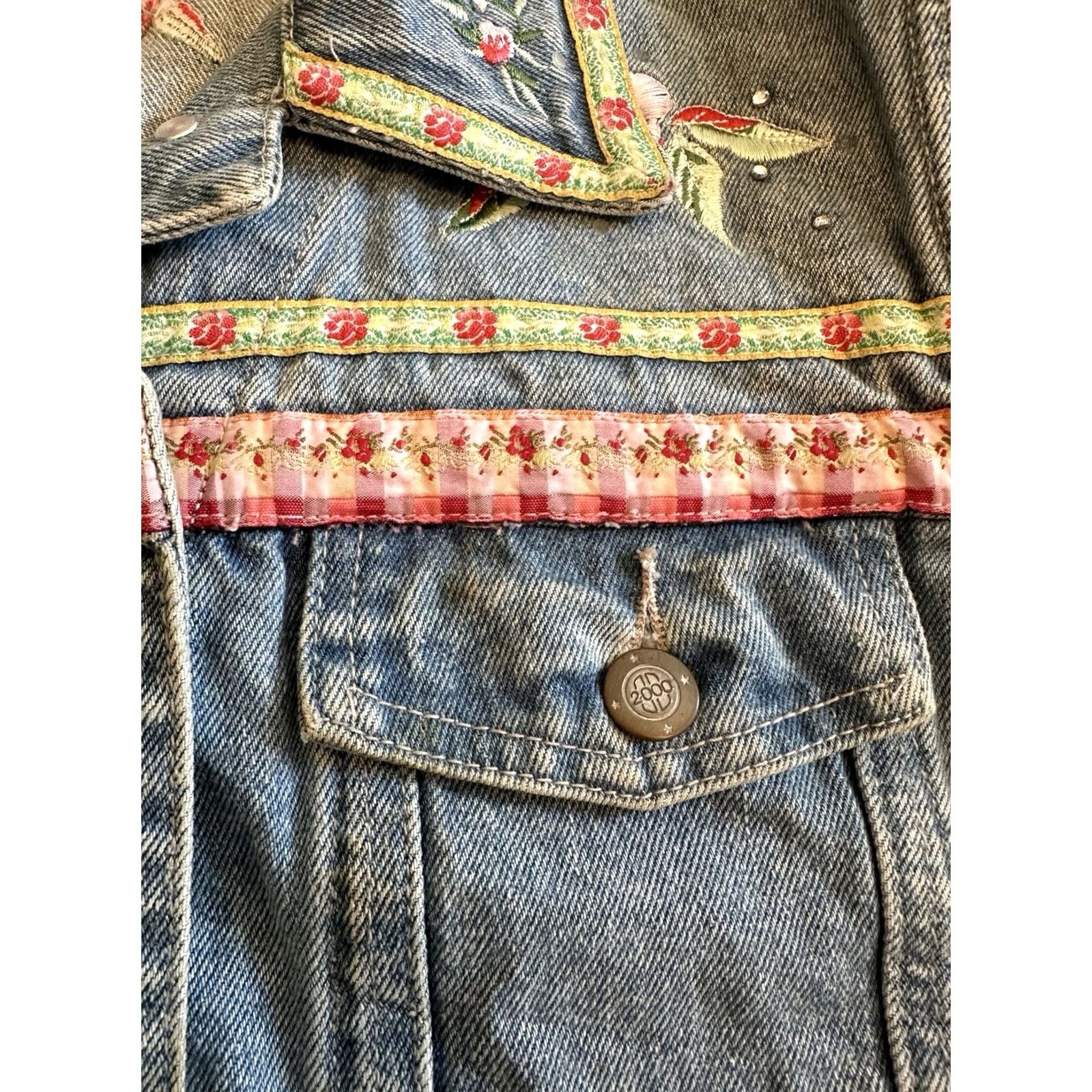 Bill Blass Bill Blass Denim Vest Women’s Small Floral Embroidered Size S / US 4 / IT 40 - 2 Thumbnail