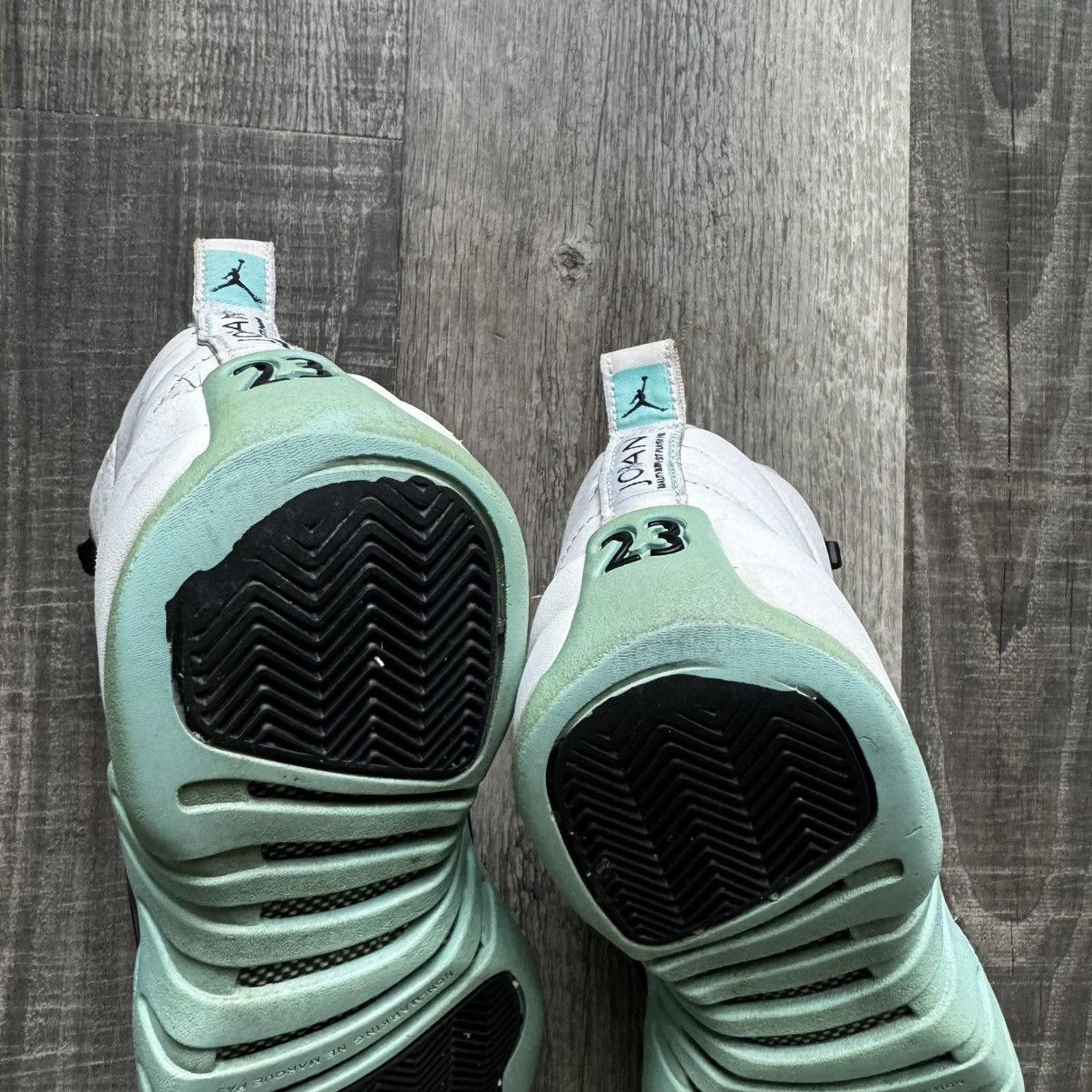 Jordan Brand NIKE • JORDAN 12 Retro GS "Light Aqua" (7M) Size US 7 / EU 40 - 10 Thumbnail