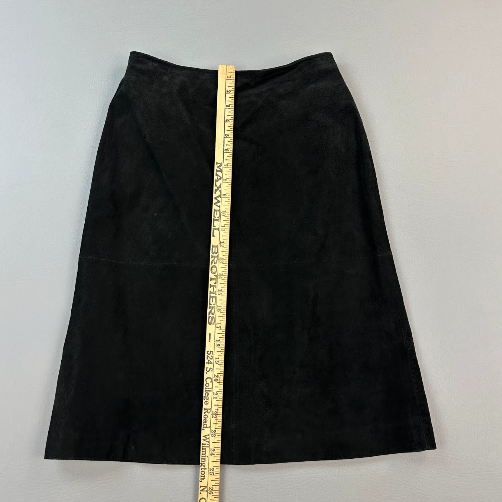 Vintage VINTAGE St Johns Bay Leather Skirt Women's 4 Black Suede Leather A-Line Knee Length Mens? Size 27" / US 4 / IT 40 - 2 Thumbnail