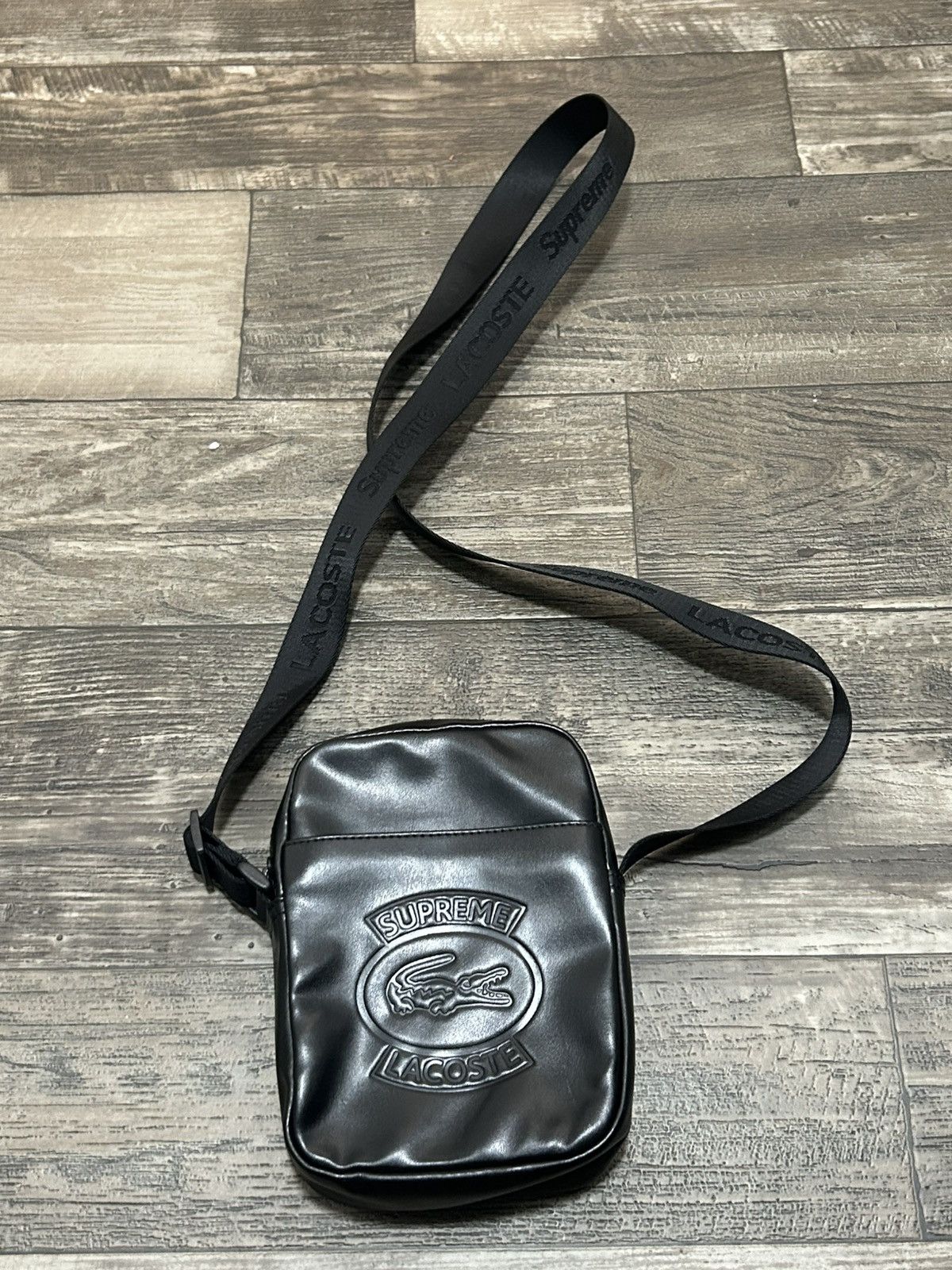 LACOSTE SUPREME ショルダーバッグ ブラック s-l400.jpg