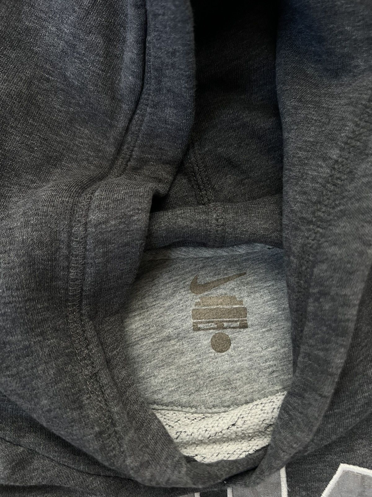 Nike 00s NIKE CENTR SWOOSH SPELLOUT LOGO VINTAGE BAGGY HOODIE Y2K Size US XL / EU 56 / 4 - 4 Thumbnail