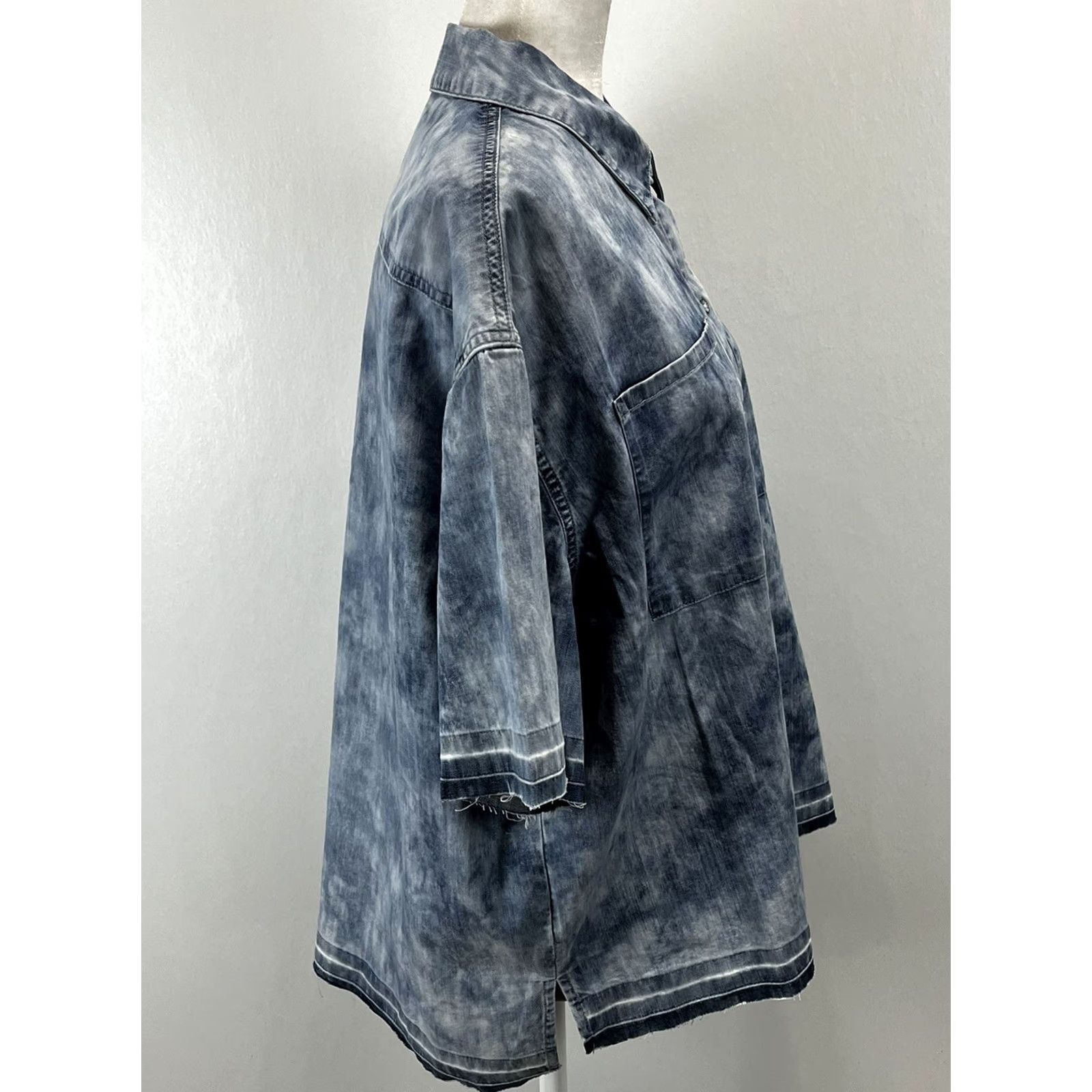 True Religion True Religion Boxy Button Up Shirt Womens L Chambray Denim Blue Short Sleeve Collar Button Size L / US 10 / IT 46 - 4 Thumbnail