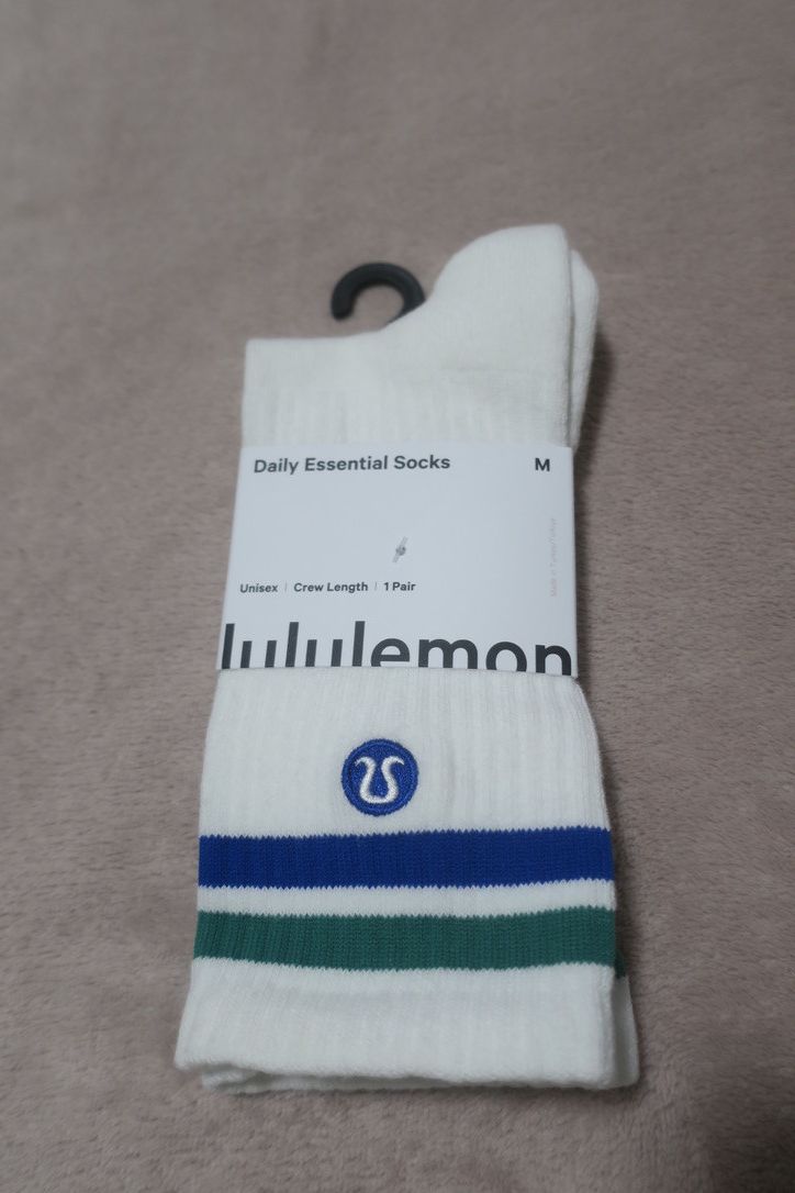 Lululemon Daily Essential Crew White Green/Blue Striped Medium Unisex Size ONE SIZE - 1 Thumbnail