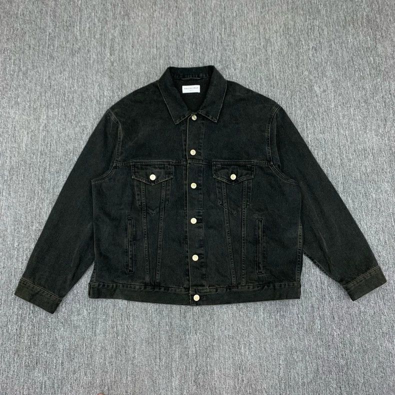 Balenciaga Balenciaga Black double B glowing graffiti denim jacket Size US S / EU 44-46 / 1 - 1 Thumbnail